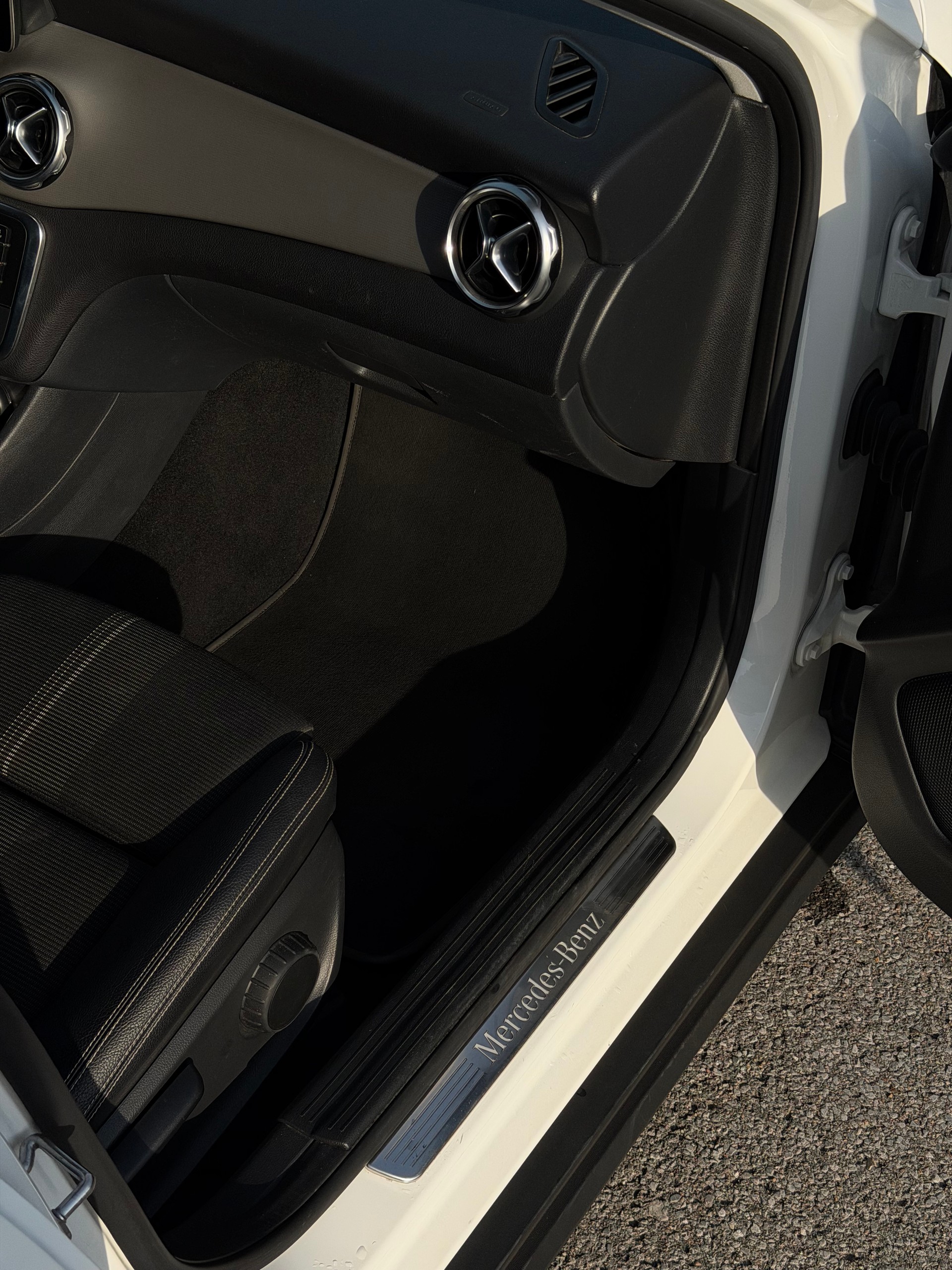 MERCEDES-BENZ GLA 200 Night Star 7G-DCT-image-8