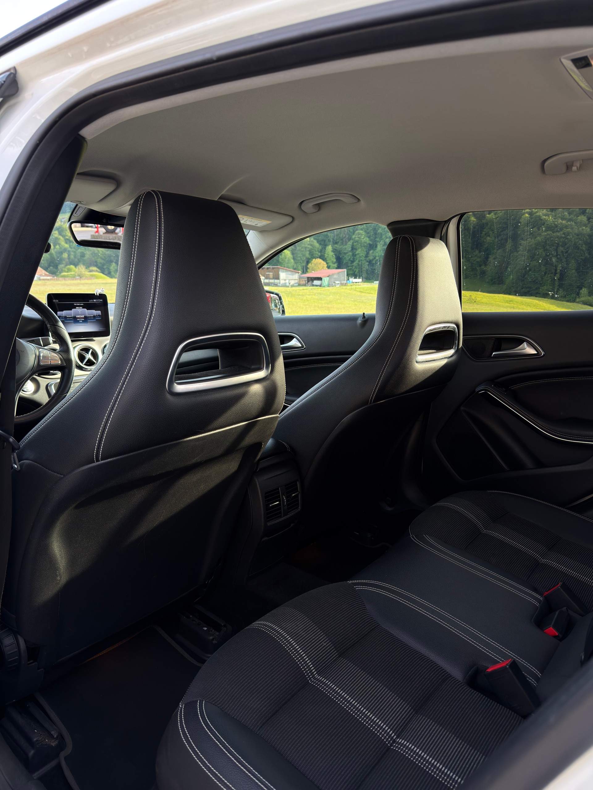 MERCEDES-BENZ GLA 200 Night Star 7G-DCT-image-7