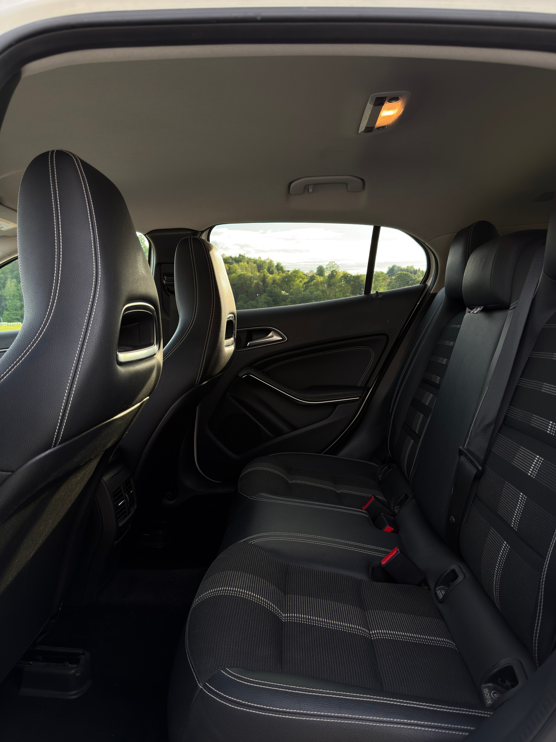 MERCEDES-BENZ GLA 200 Night Star 7G-DCT-image-6
