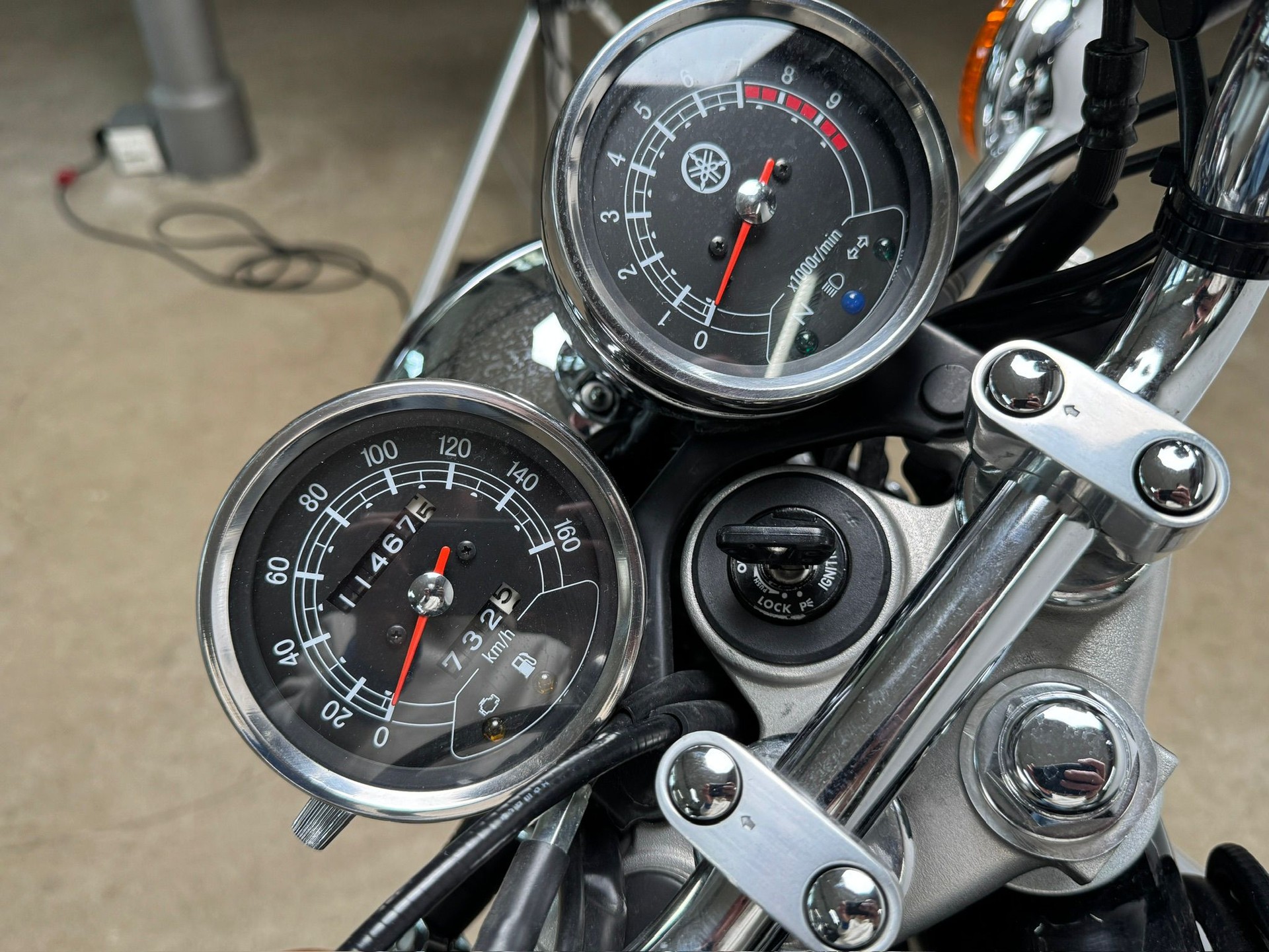 YAMAHA SR 400-image-2