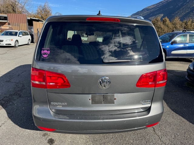 VW Touran 2.0 TDI BlueMotion Technology Highline-image-4