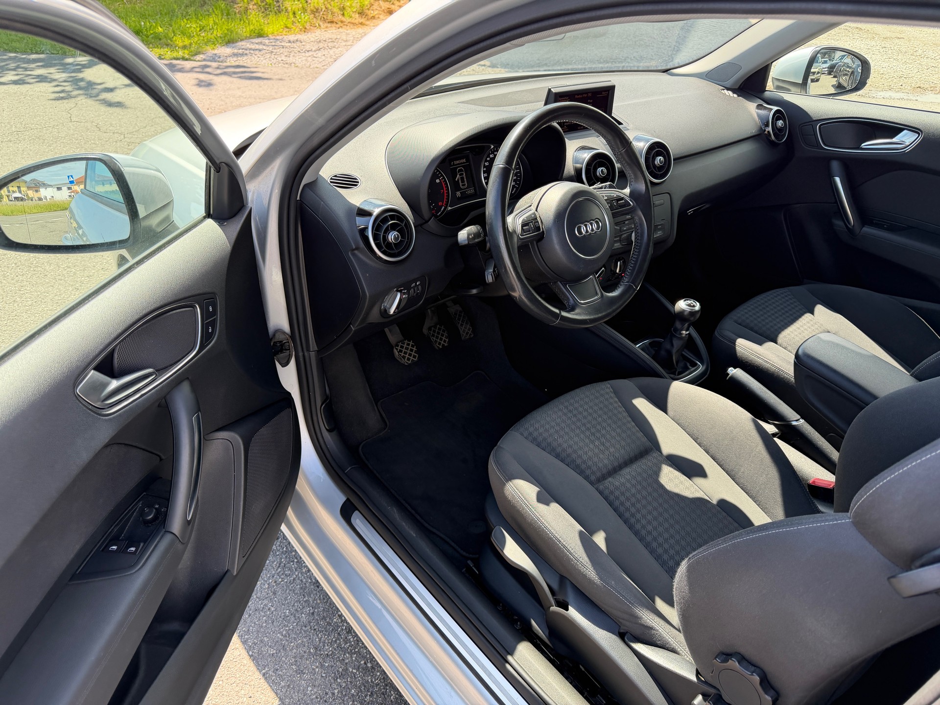 AUDI A1 1.2 TFSI Ambition-image-6