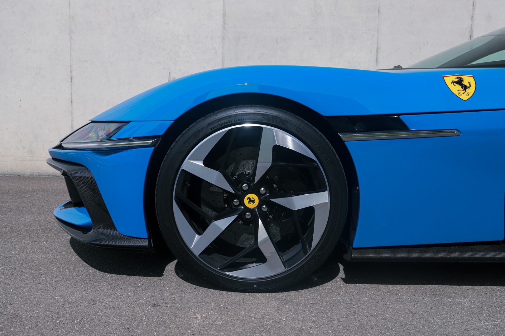 FERRARI 12 Cilindri-image-1