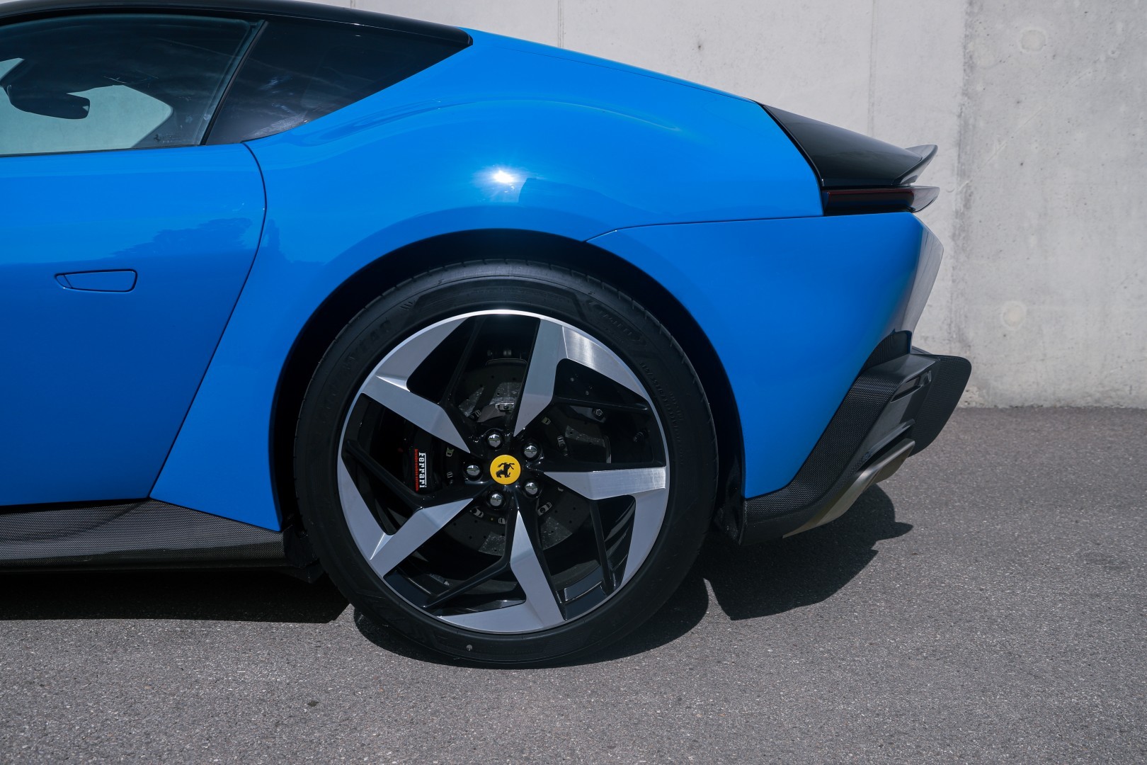FERRARI 12 Cilindri-image-2