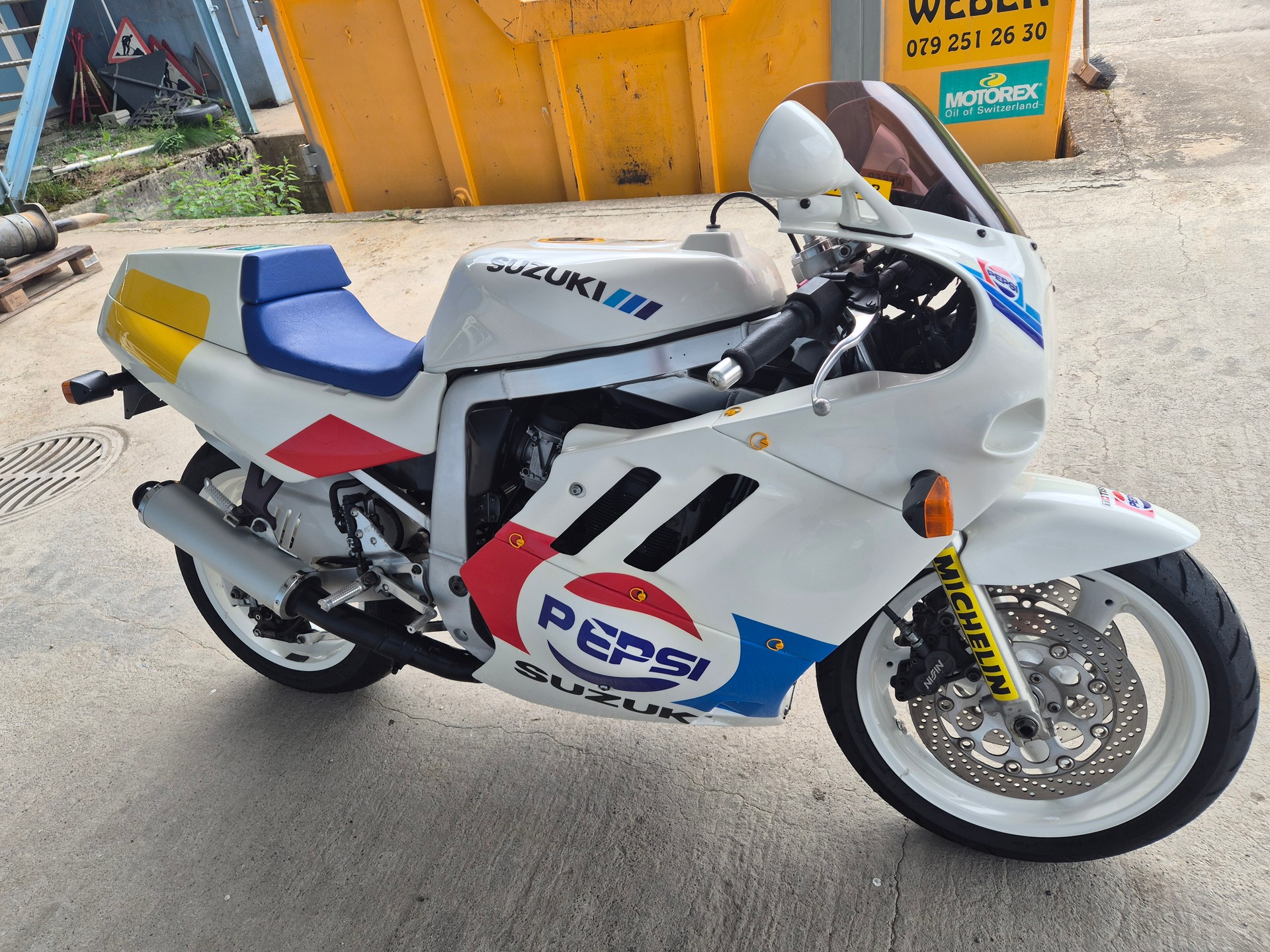 SUZUKI GSX-R 750 J-image-0