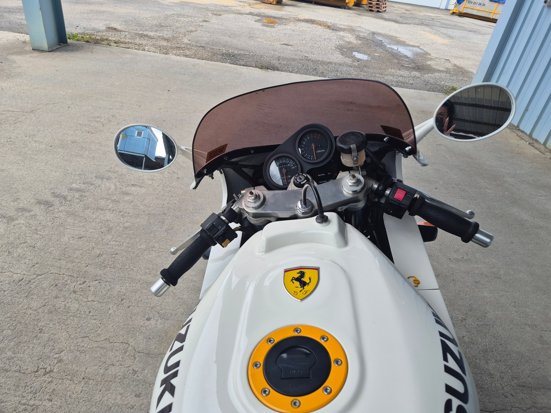 SUZUKI GSX-R 750 J-image-2