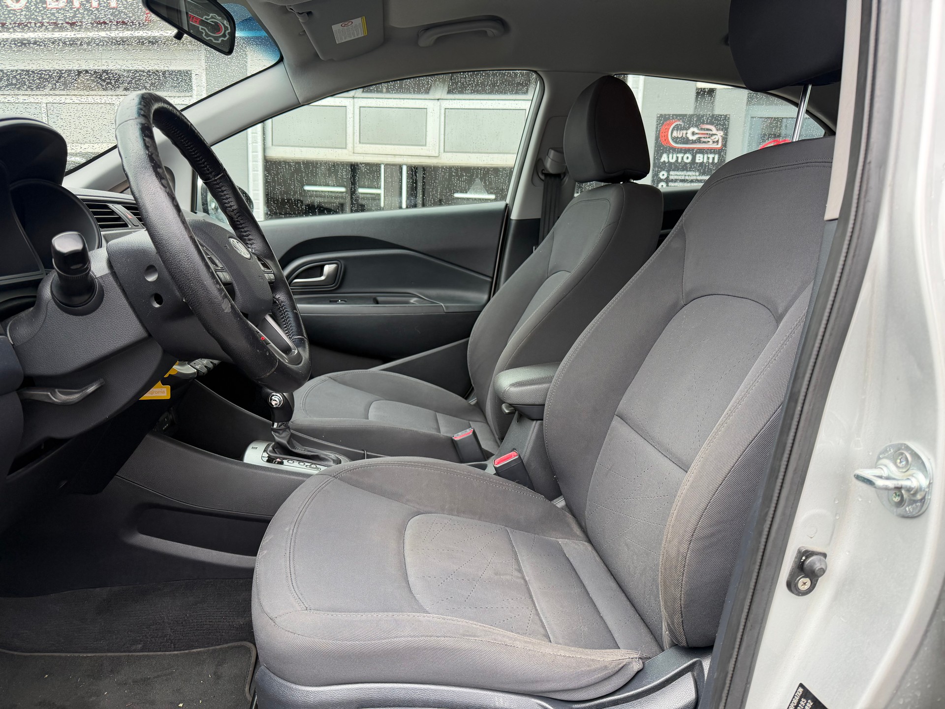 KIA Rio 1.4 CVVT Trend Automatic-image-6