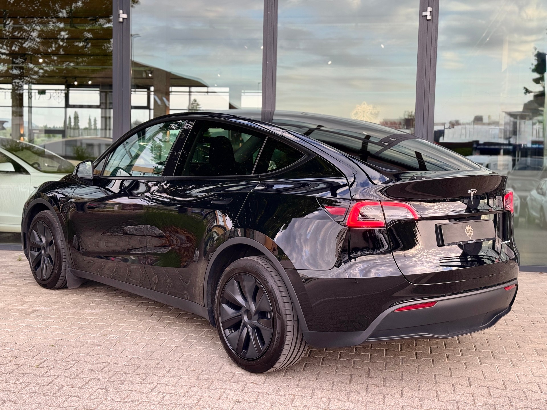 TESLA Model Y Long Range *RESERVIERT*-showroom-element-3