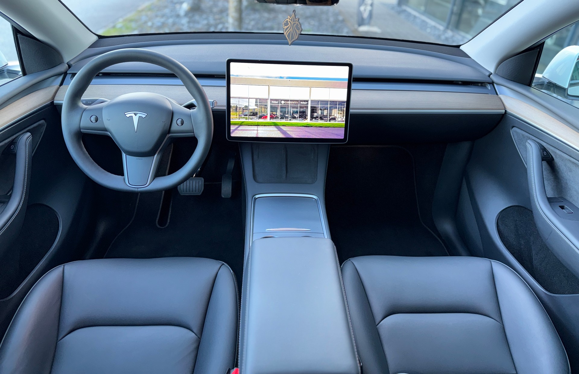 TESLA Model Y Long Range *RESERVIERT*-image-7