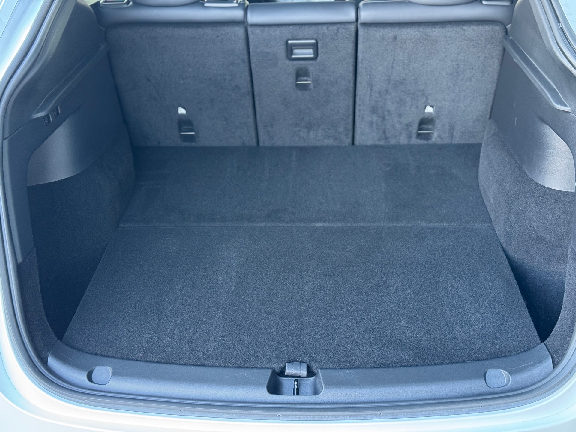 TESLA Model Y Long Range *RESERVIERT*-image-11