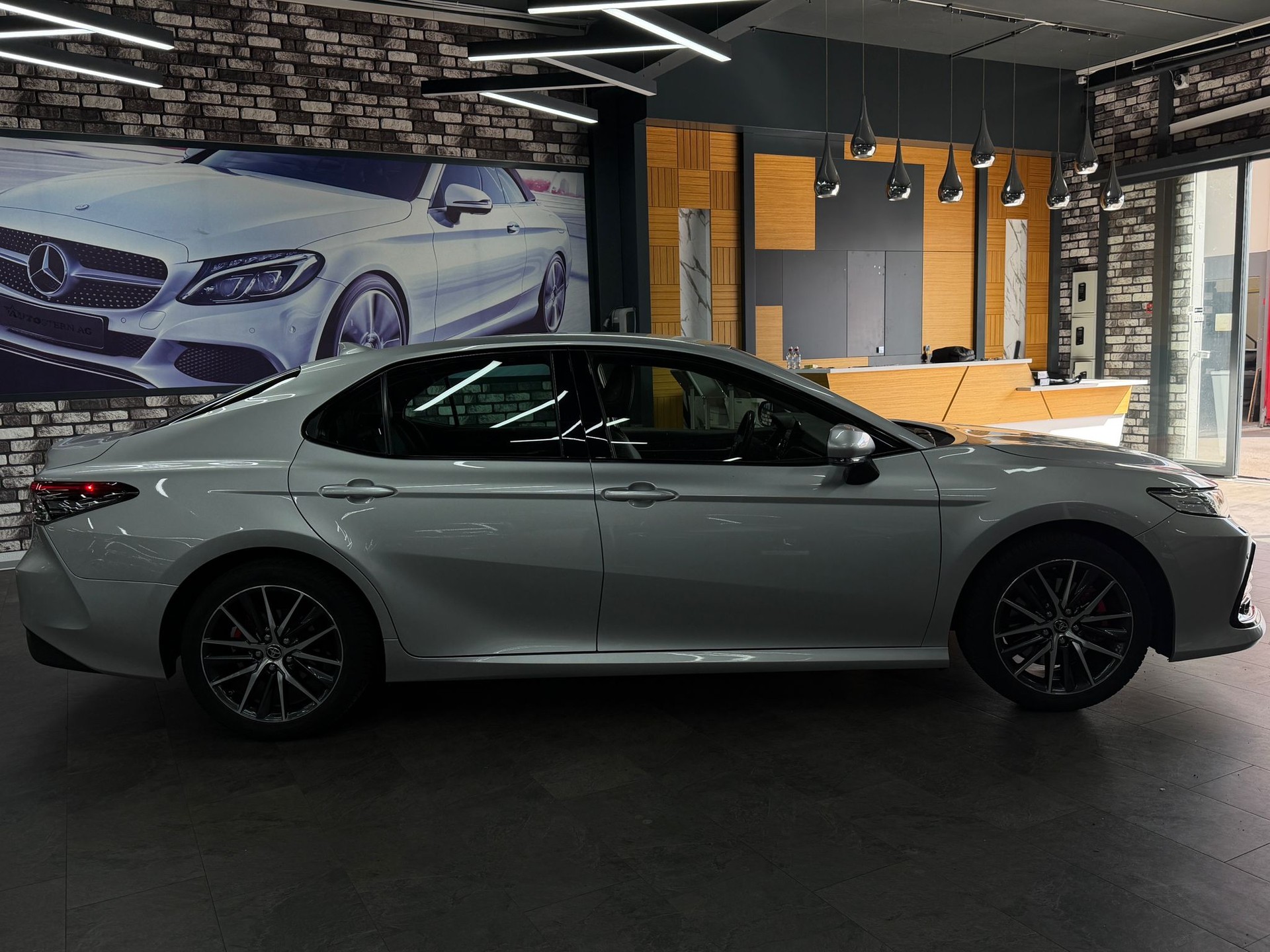 TOYOTA Camry 2.5 HSD e-CVT Premium-showroom-element-3