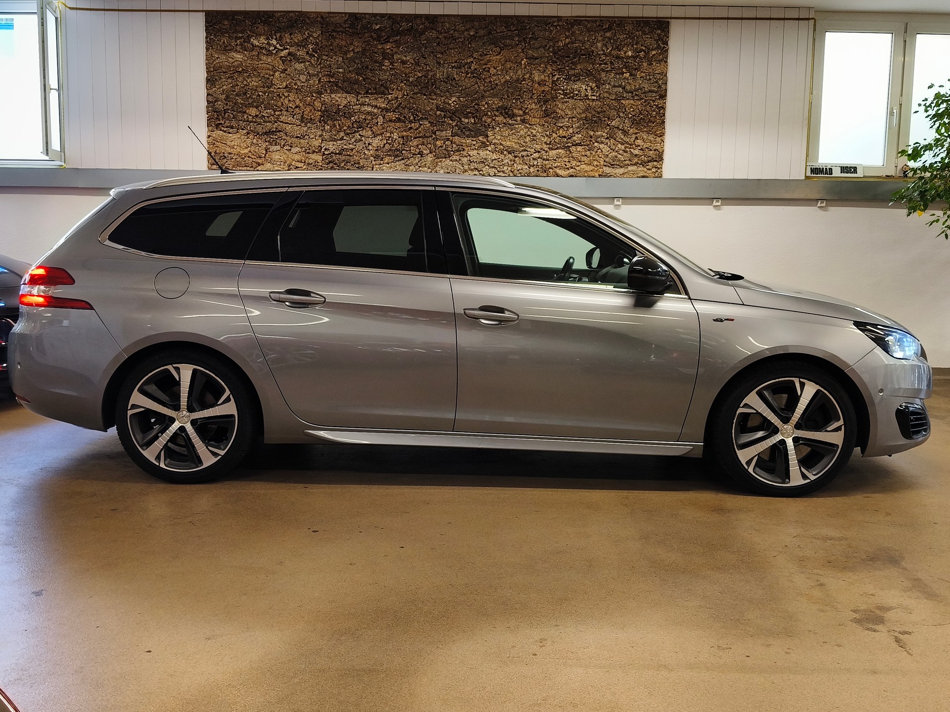 PEUGEOT 308 SW 2.0 BlueHDI GT Automatic-image-9
