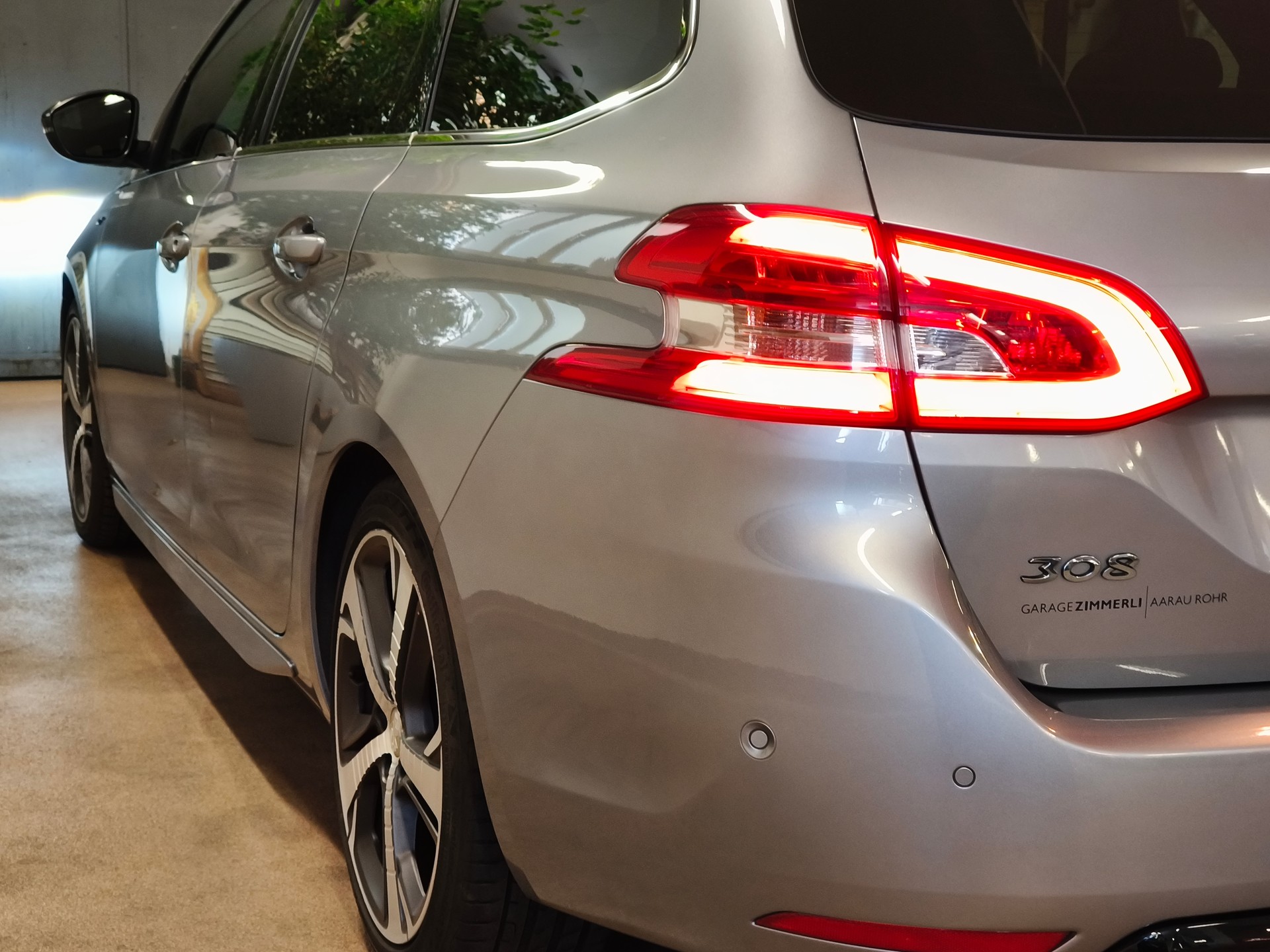 PEUGEOT 308 SW 2.0 BlueHDI GT Automatic-image-14