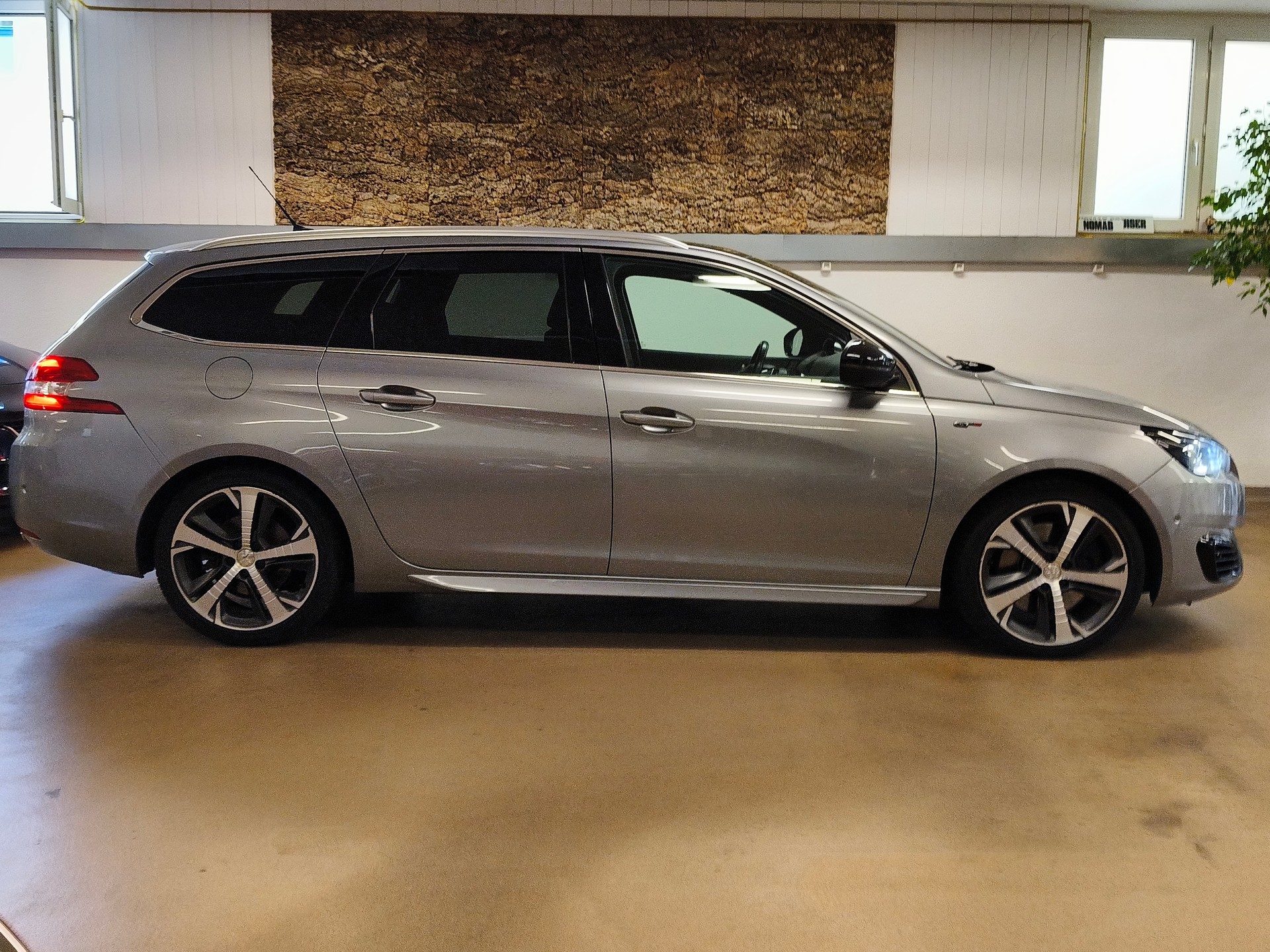 PEUGEOT 308 SW 2.0 BlueHDI GT Automatic-image-10