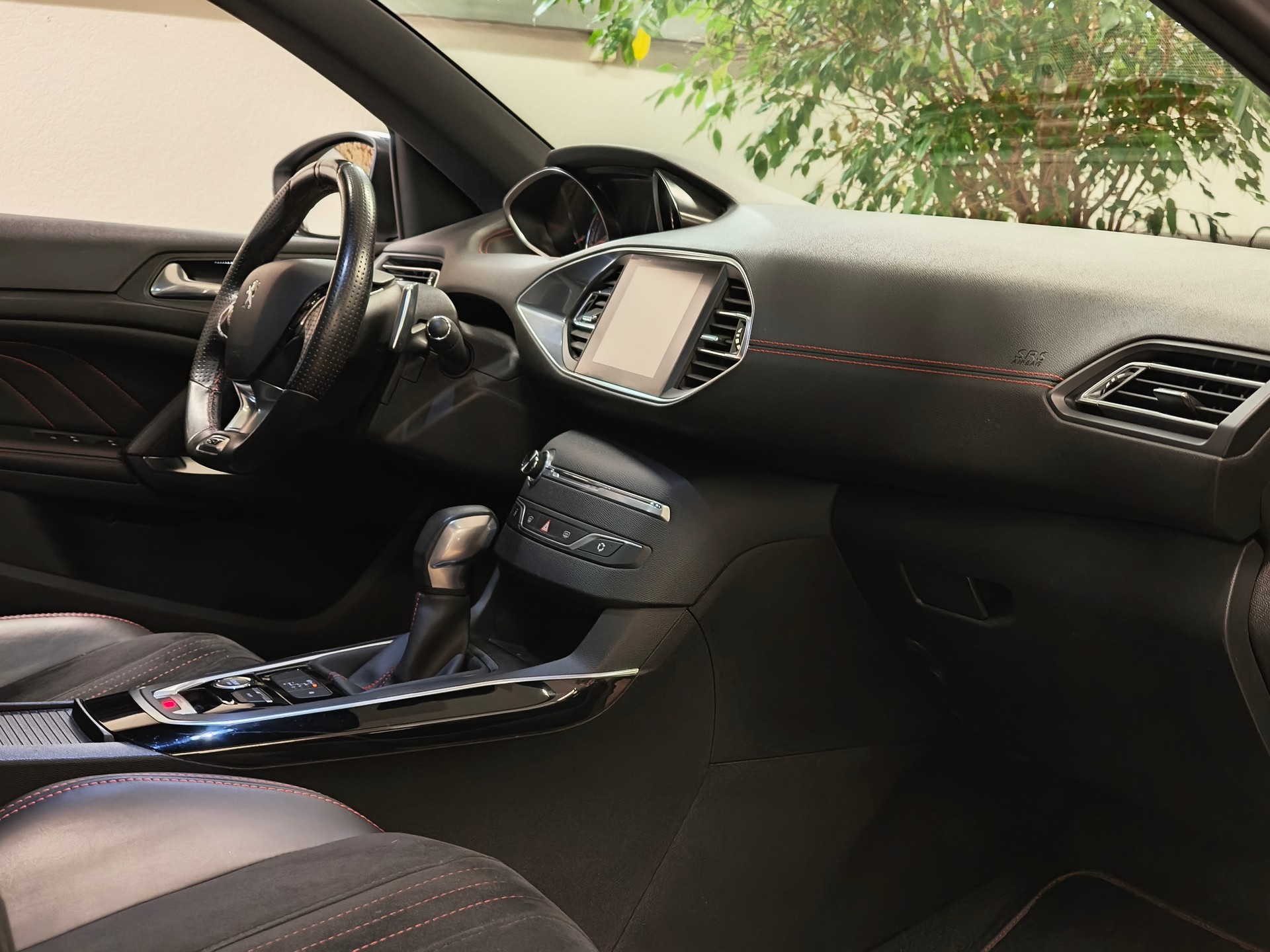 PEUGEOT 308 SW 2.0 BlueHDI GT Automatic-image-26