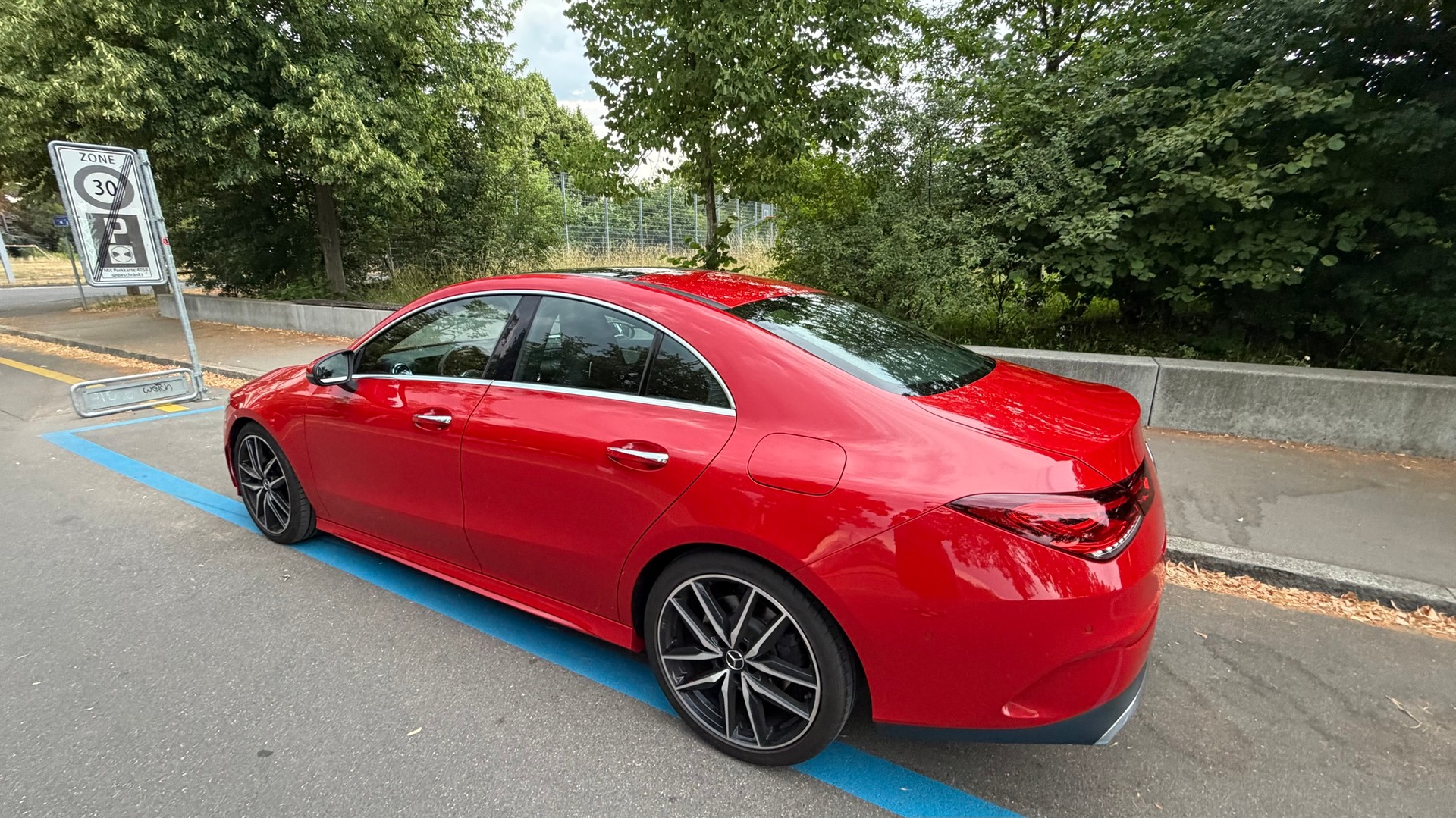 MERCEDES-BENZ CLA 250 AMG Line-image-9