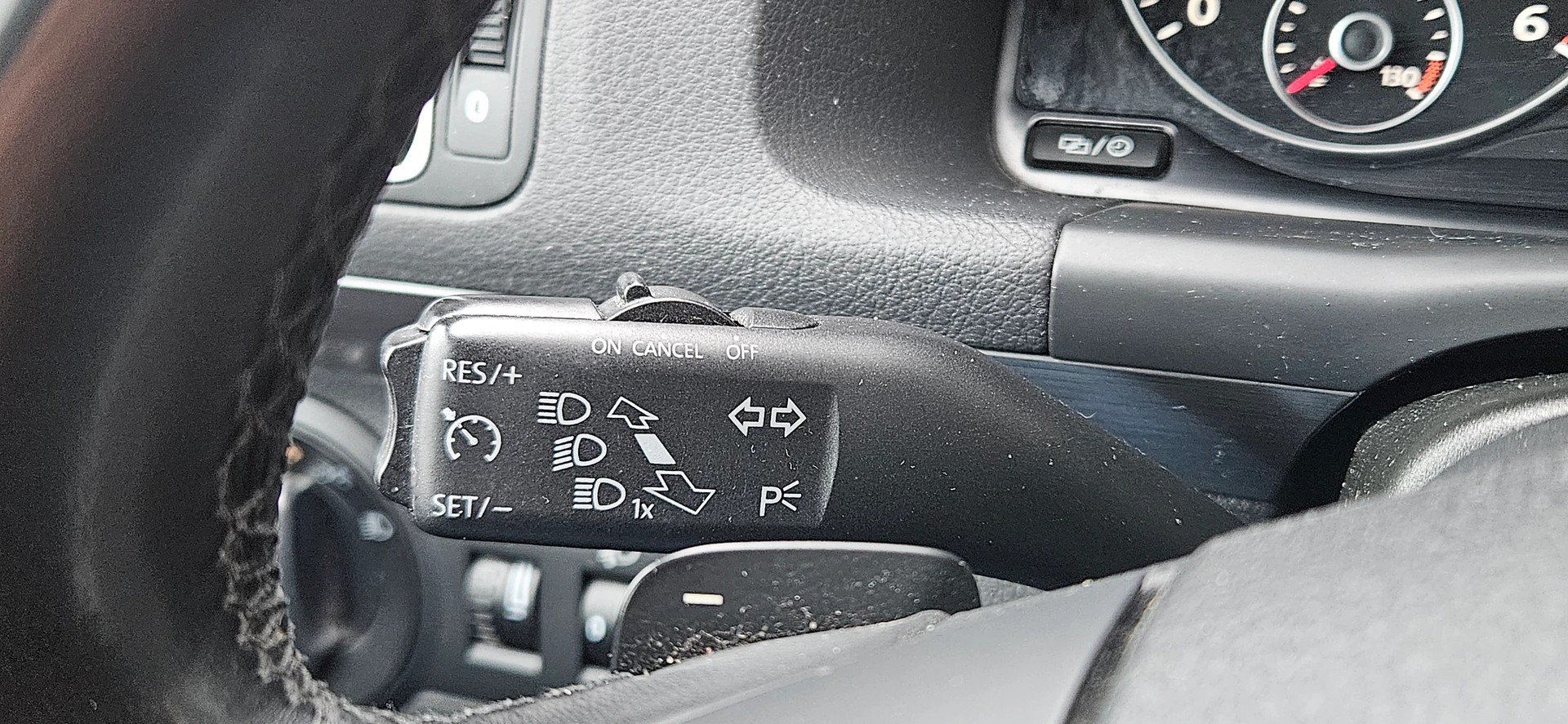 VW Touran 2.0 TDI BMT Comfortline DSG-image-12