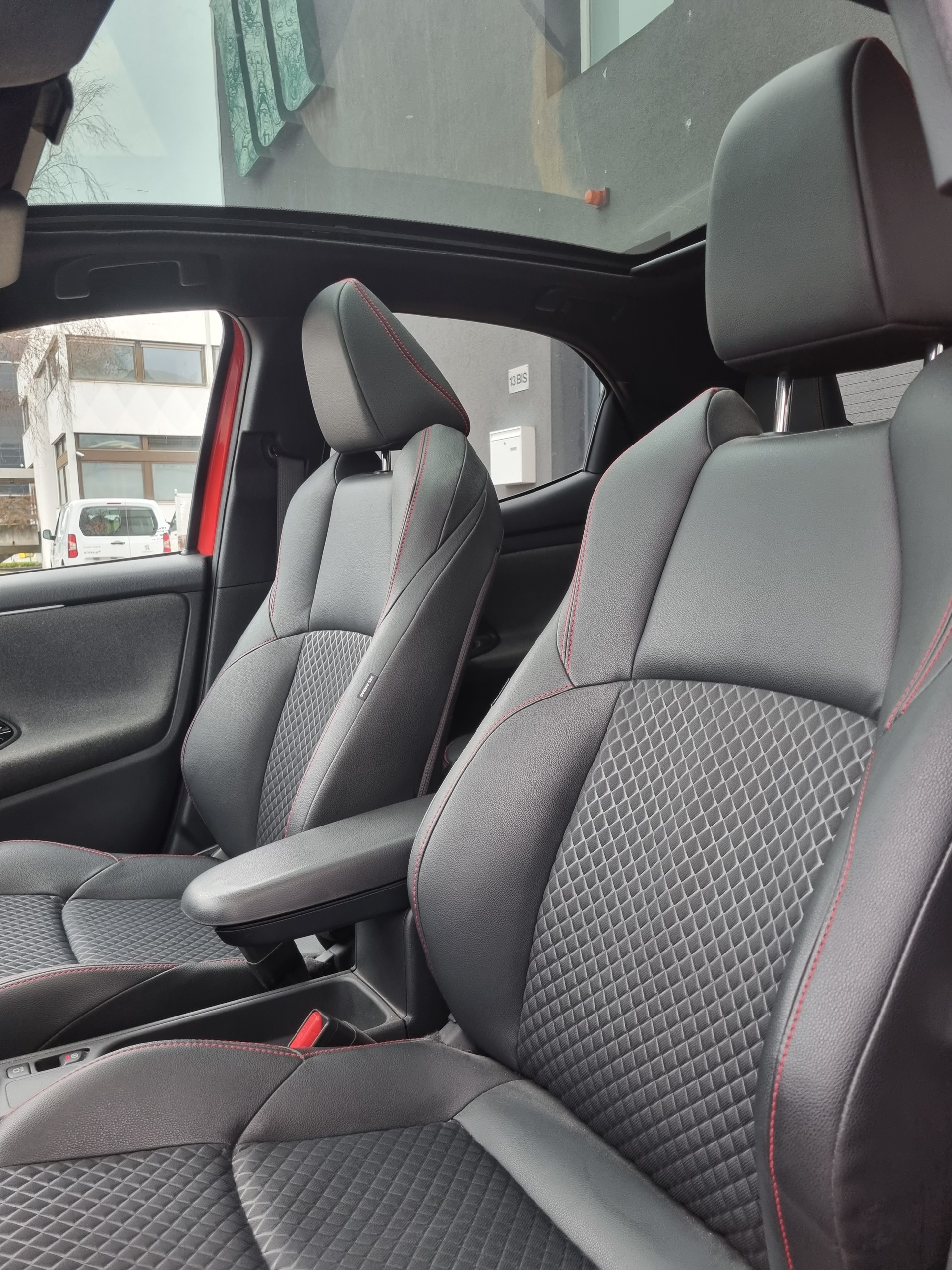 TOYOTA 1.5 VVT-i HSD Comfort-image-4