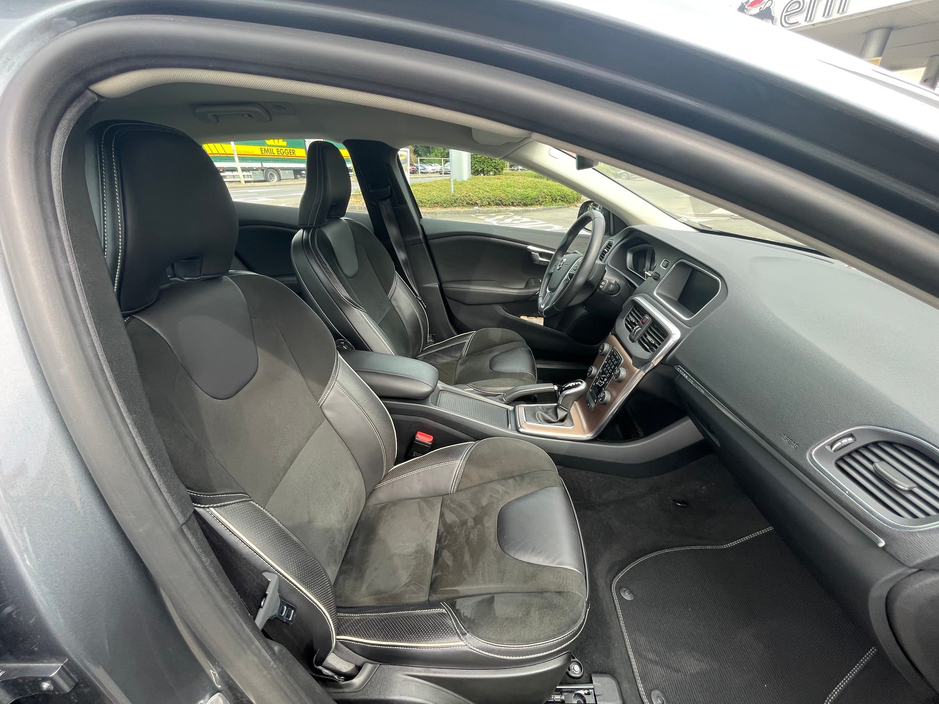 VOLVO V40 Cross Country T4 AWD Lyx Geartronic-image-9