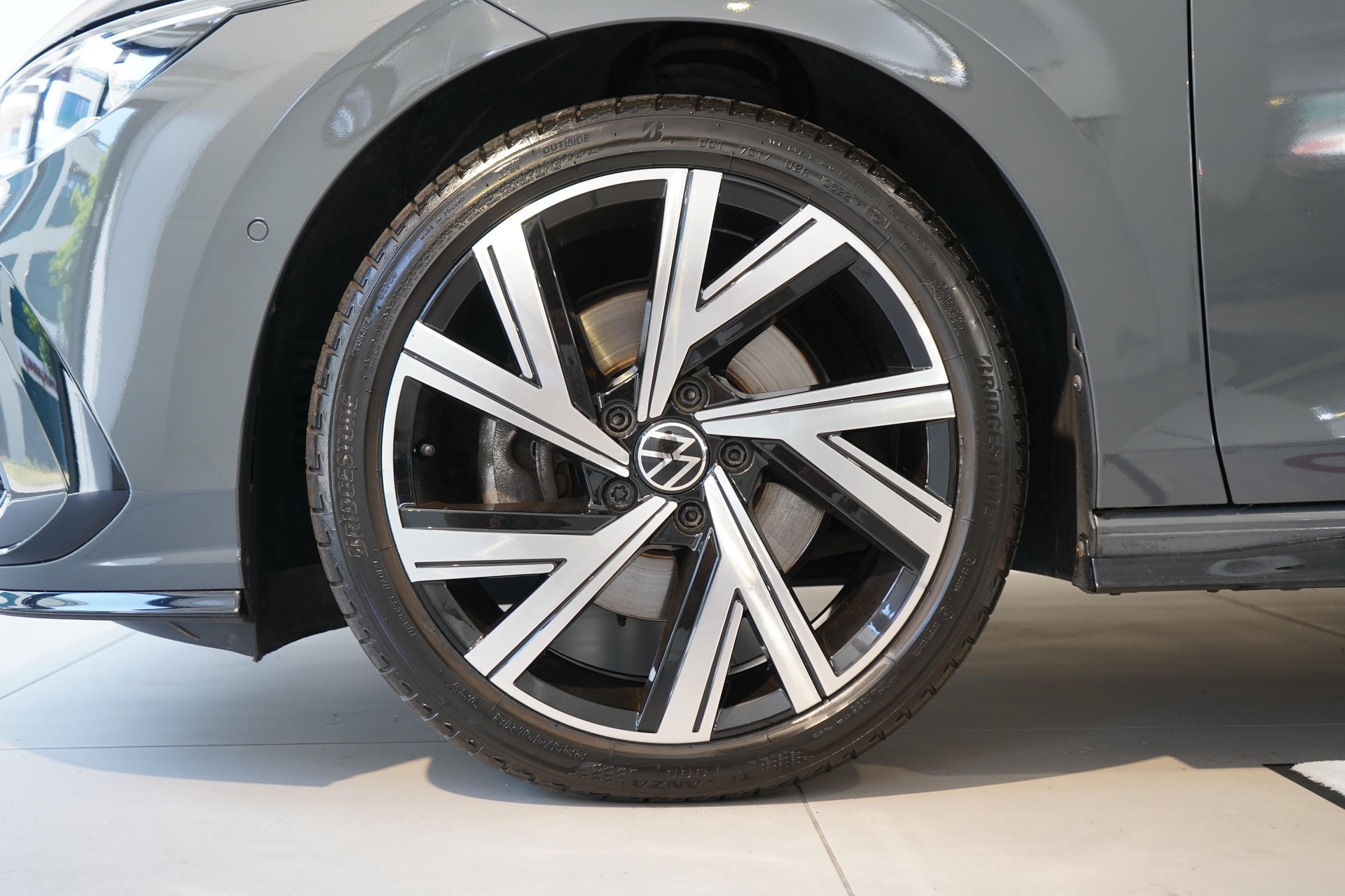 VW Golf VIII 2.0 TDI R-Line DSG 4motion-image-22