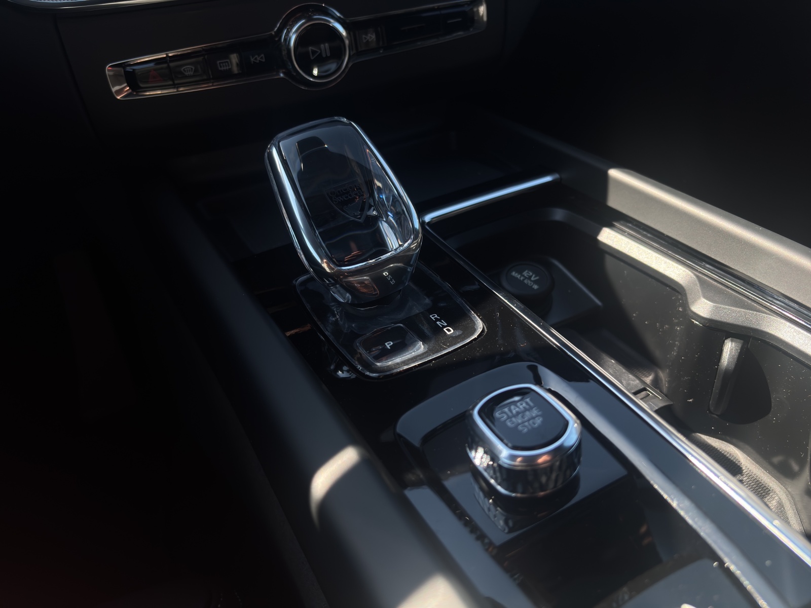 VOLVO XC60 2.0 T8 TE Black Edition eAWD-image-13