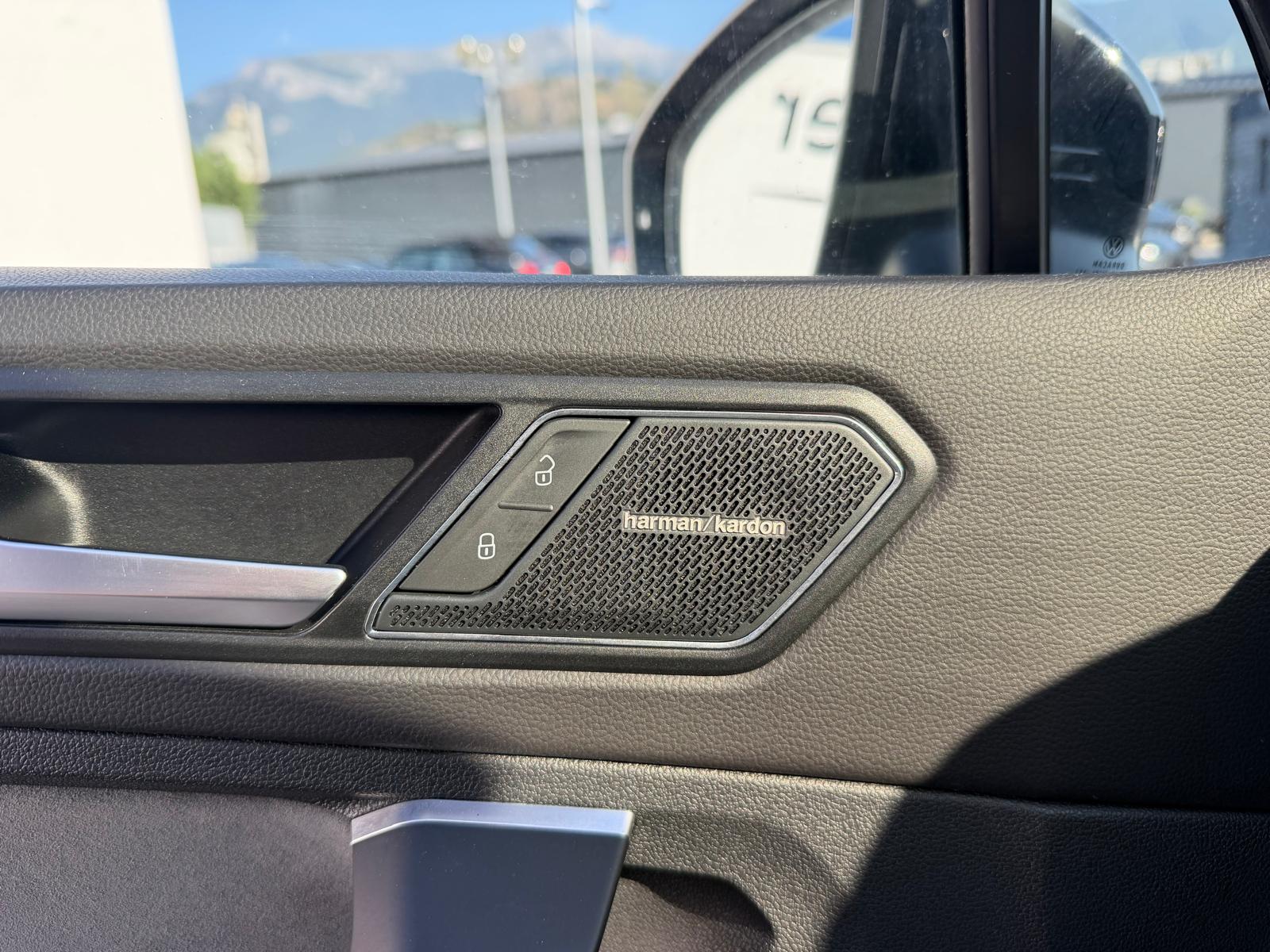 VW Tiguan 2.0TSI R 4Motion DSG-image-12