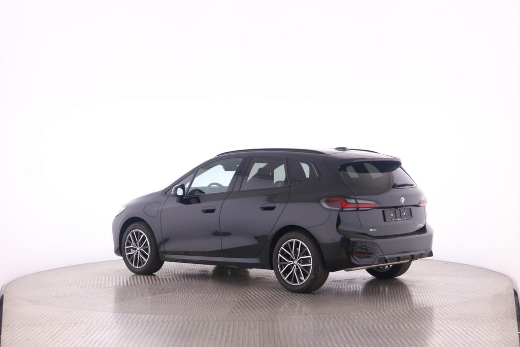 BMW 230e xDrive Active Tourer-image-14