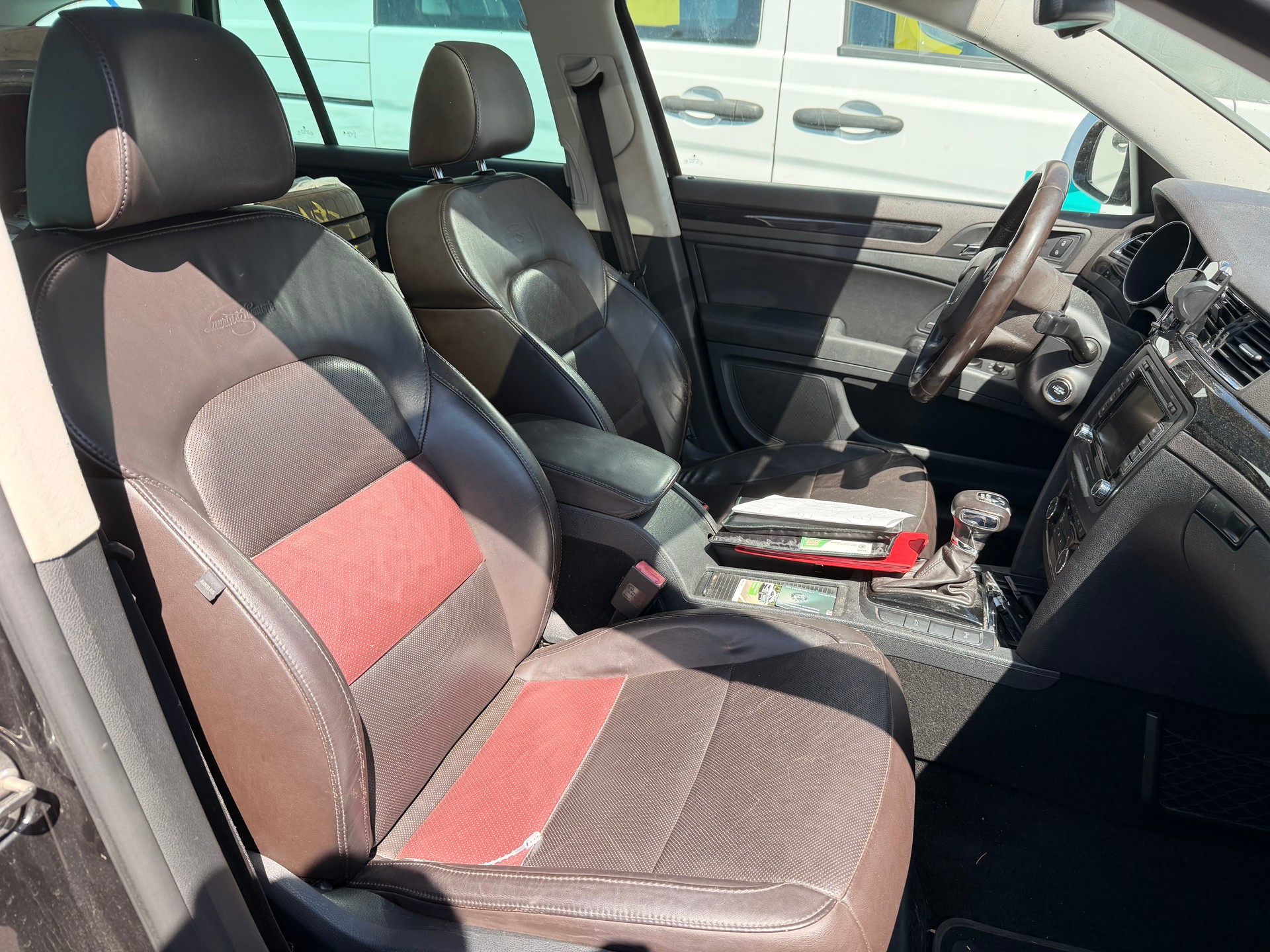 SKODA Superb Combi 2.0 TDi Laurin & Klement 4x4 DSG-image-15