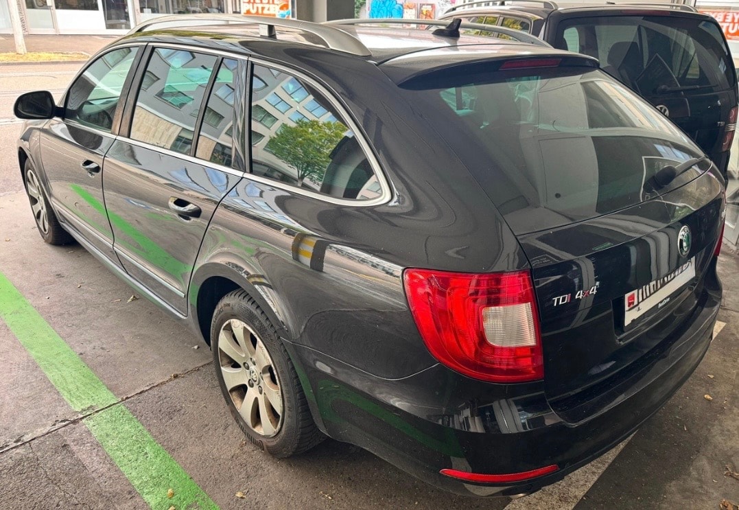 SKODA Superb Combi 2.0 TDi Laurin & Klement 4x4 DSG-showroom-element-2
