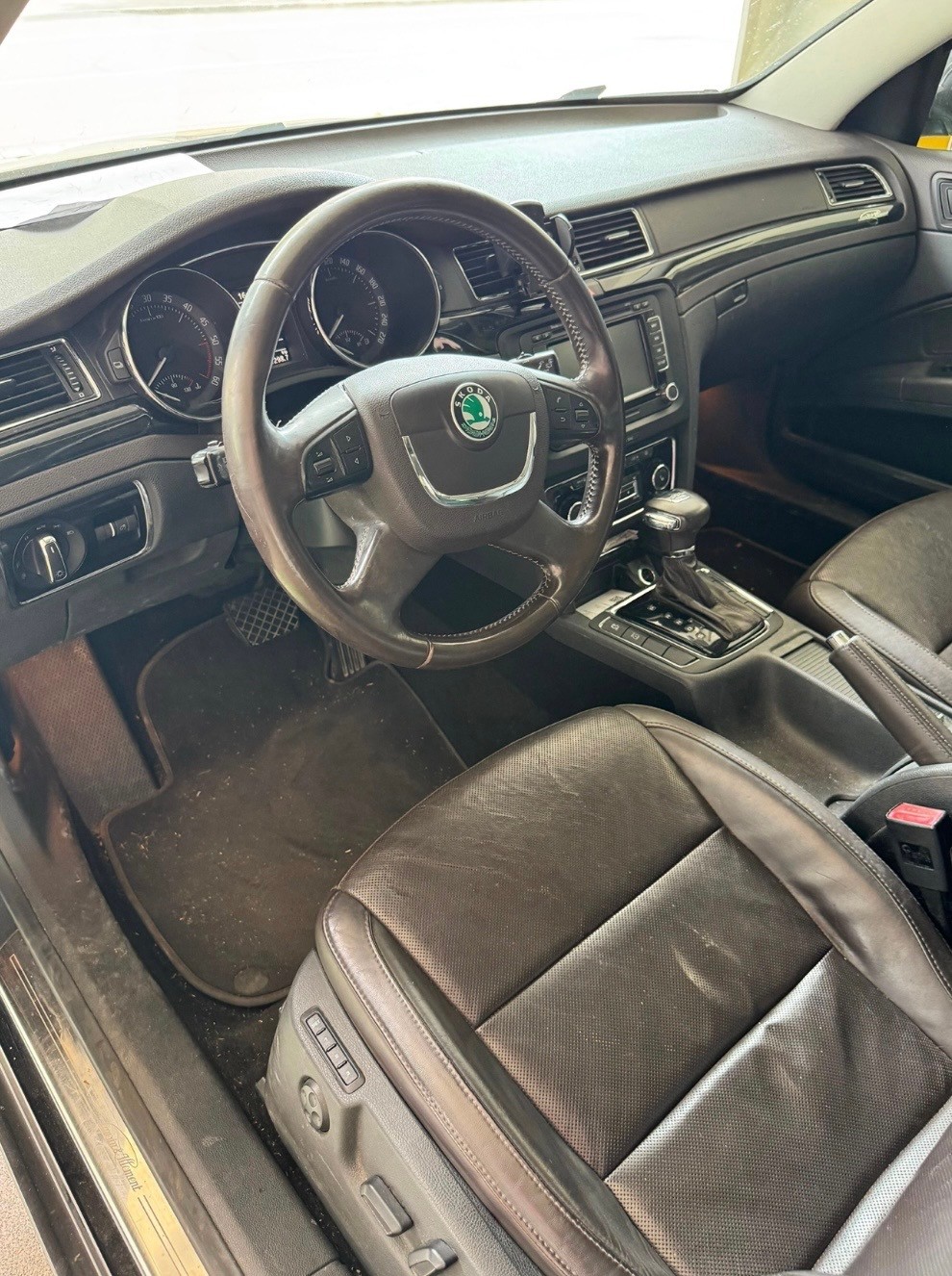SKODA Superb Combi 2.0 TDi Laurin & Klement 4x4 DSG-image-11