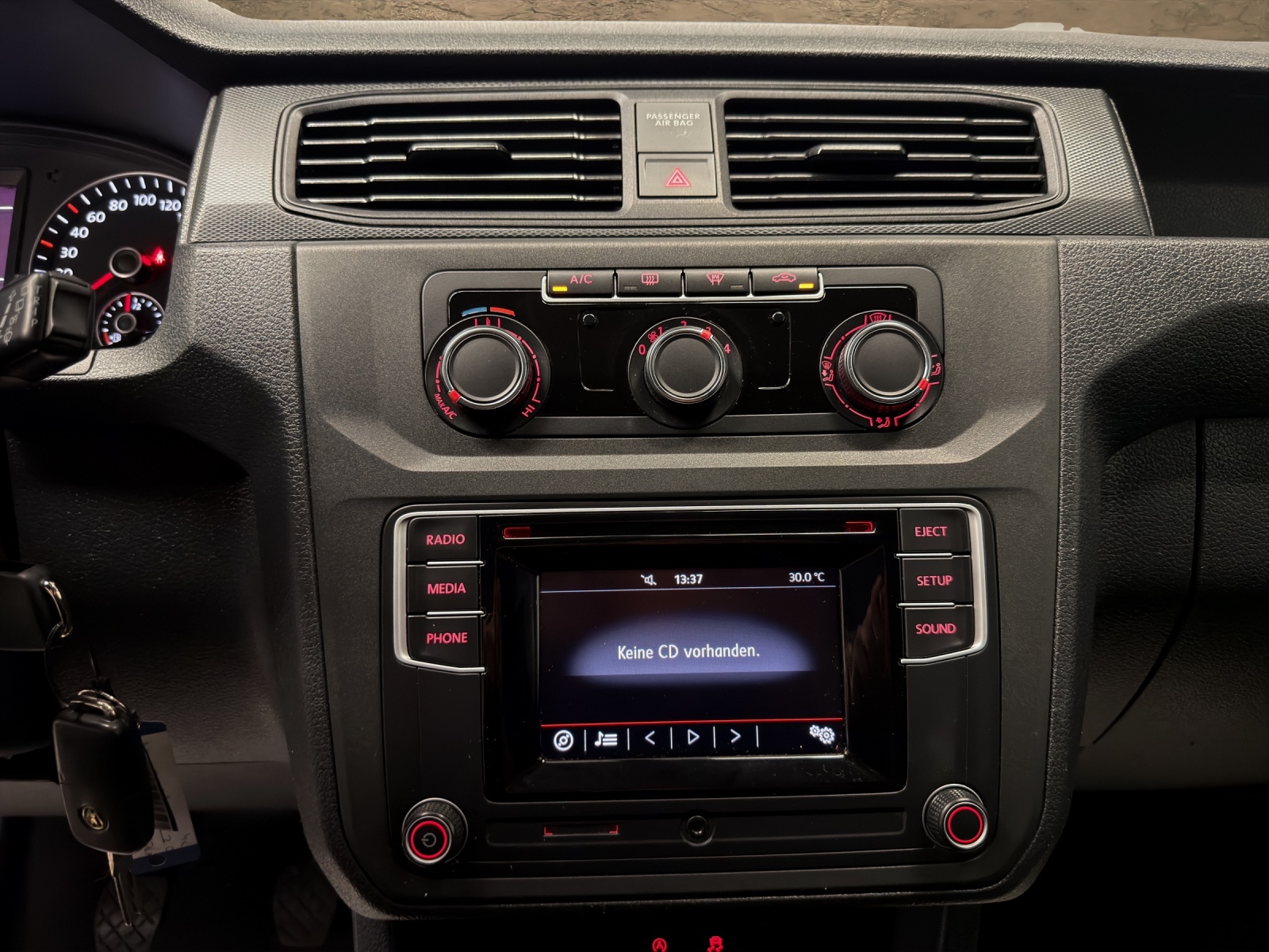 VW Caddy Maxi 2.0TDI 4Motion BlueMotion Technology-image-9
