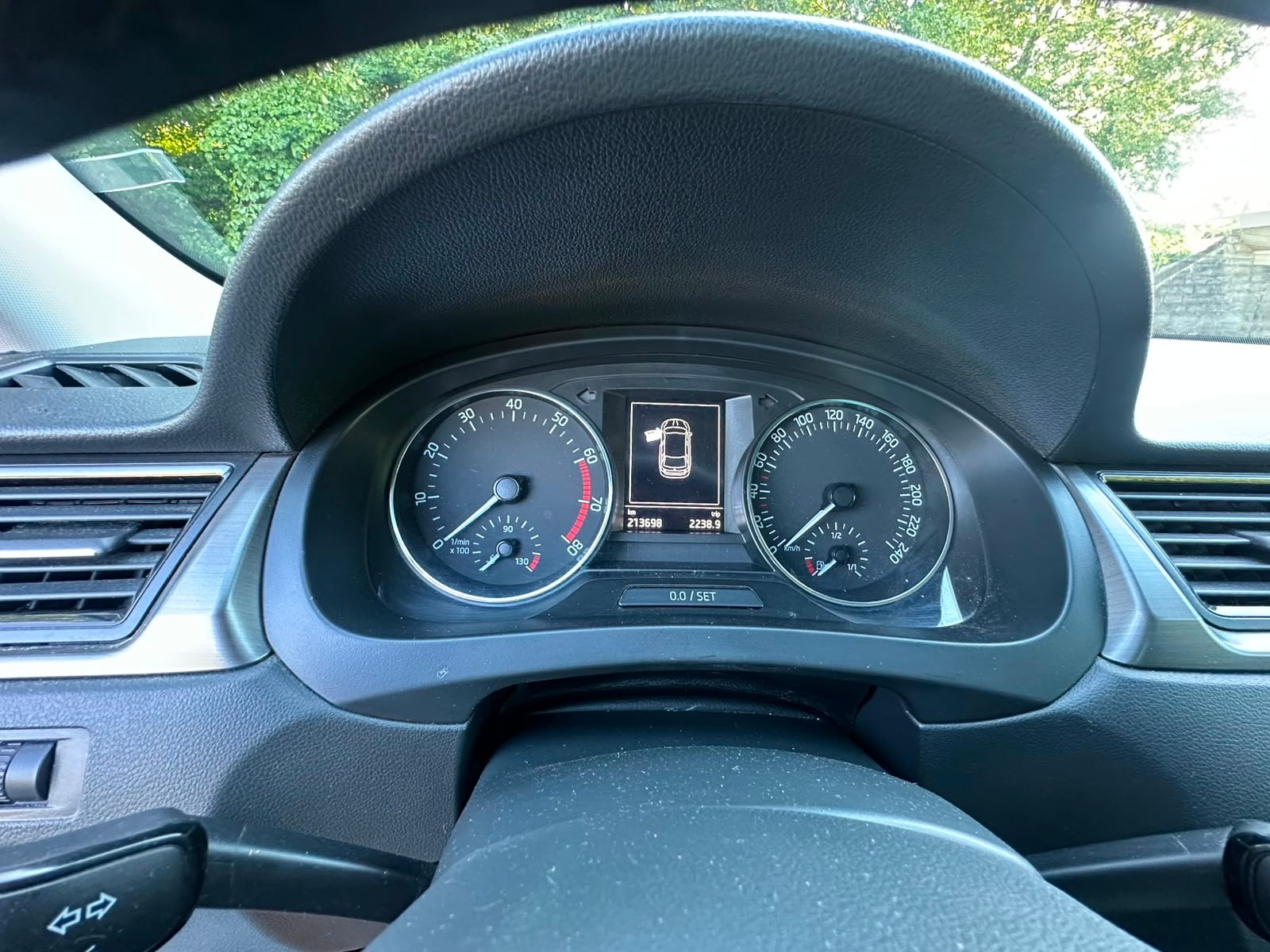 SKODA Rapid Spaceback 1.2 TSI Ambition-image-8