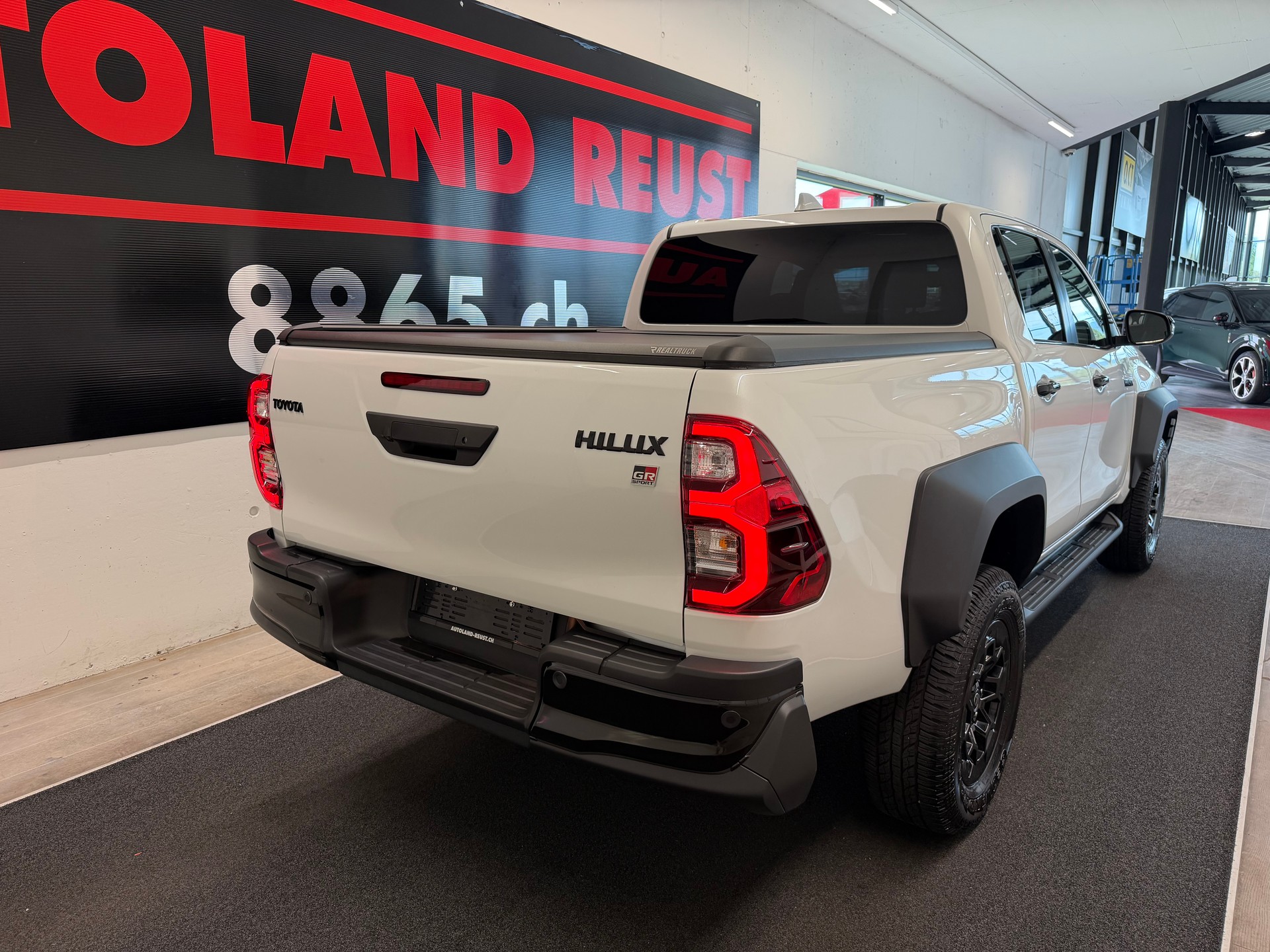 TOYOTA Hilux 2.8d GR Sport II Double Cab 4x4 A-image-7