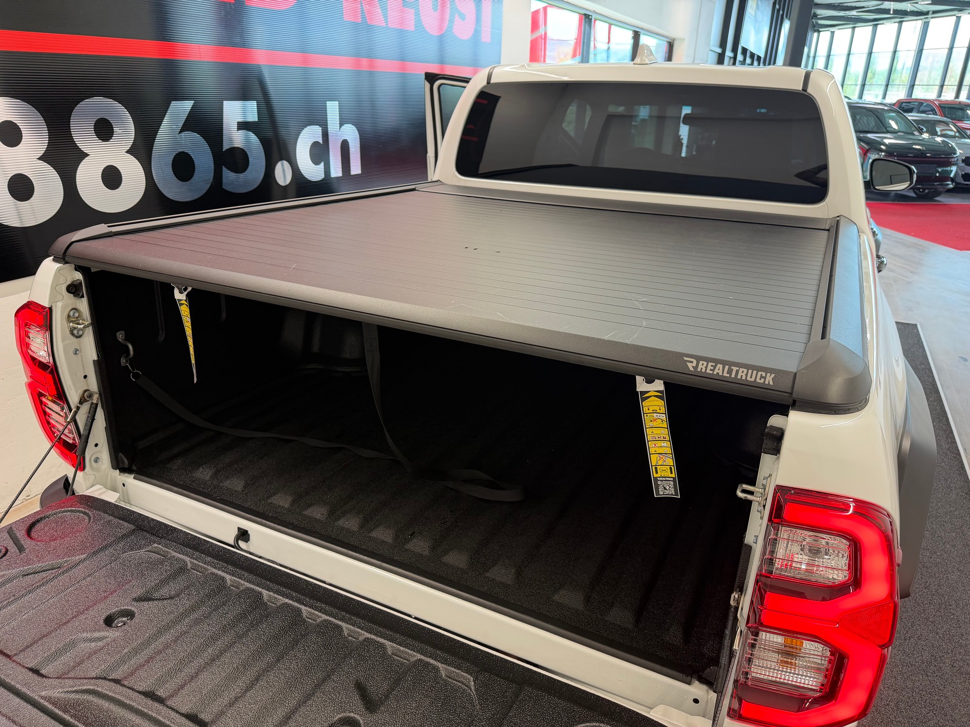 TOYOTA Hilux 2.8d GR Sport II Double Cab 4x4 A-image-10