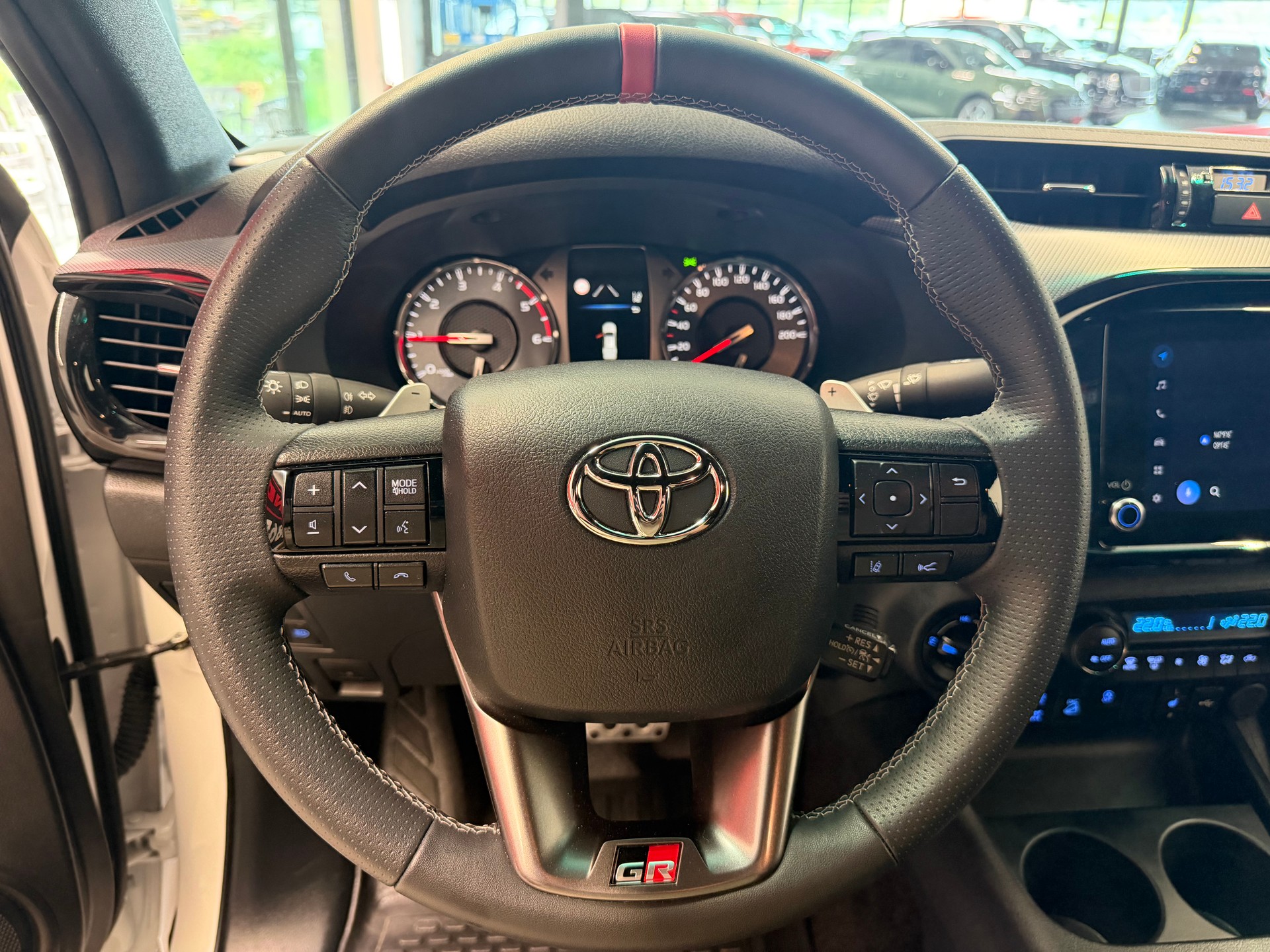 TOYOTA Hilux 2.8d GR Sport II Double Cab 4x4 A-image-17