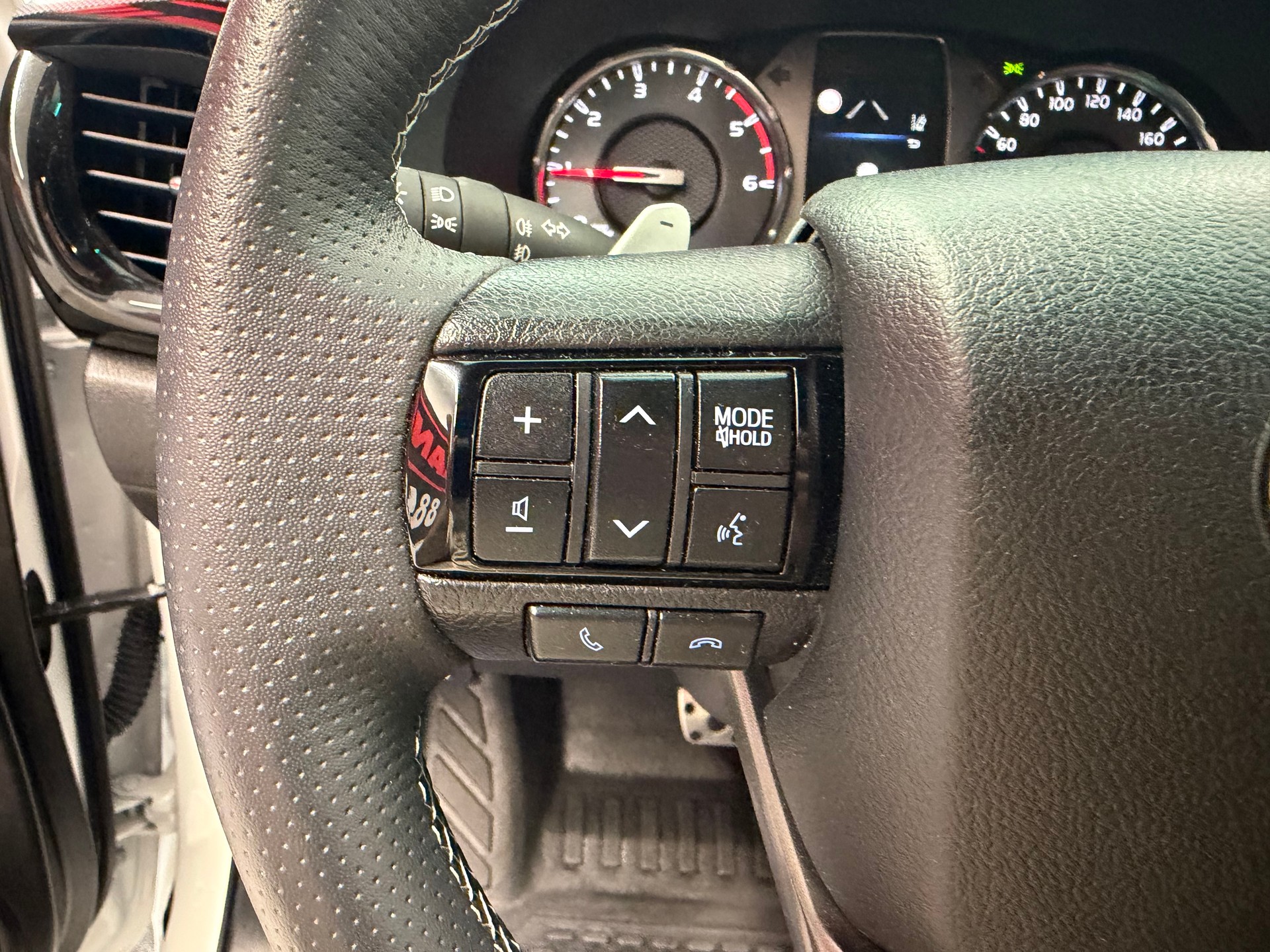 TOYOTA Hilux 2.8d GR Sport II Double Cab 4x4 A-image-18
