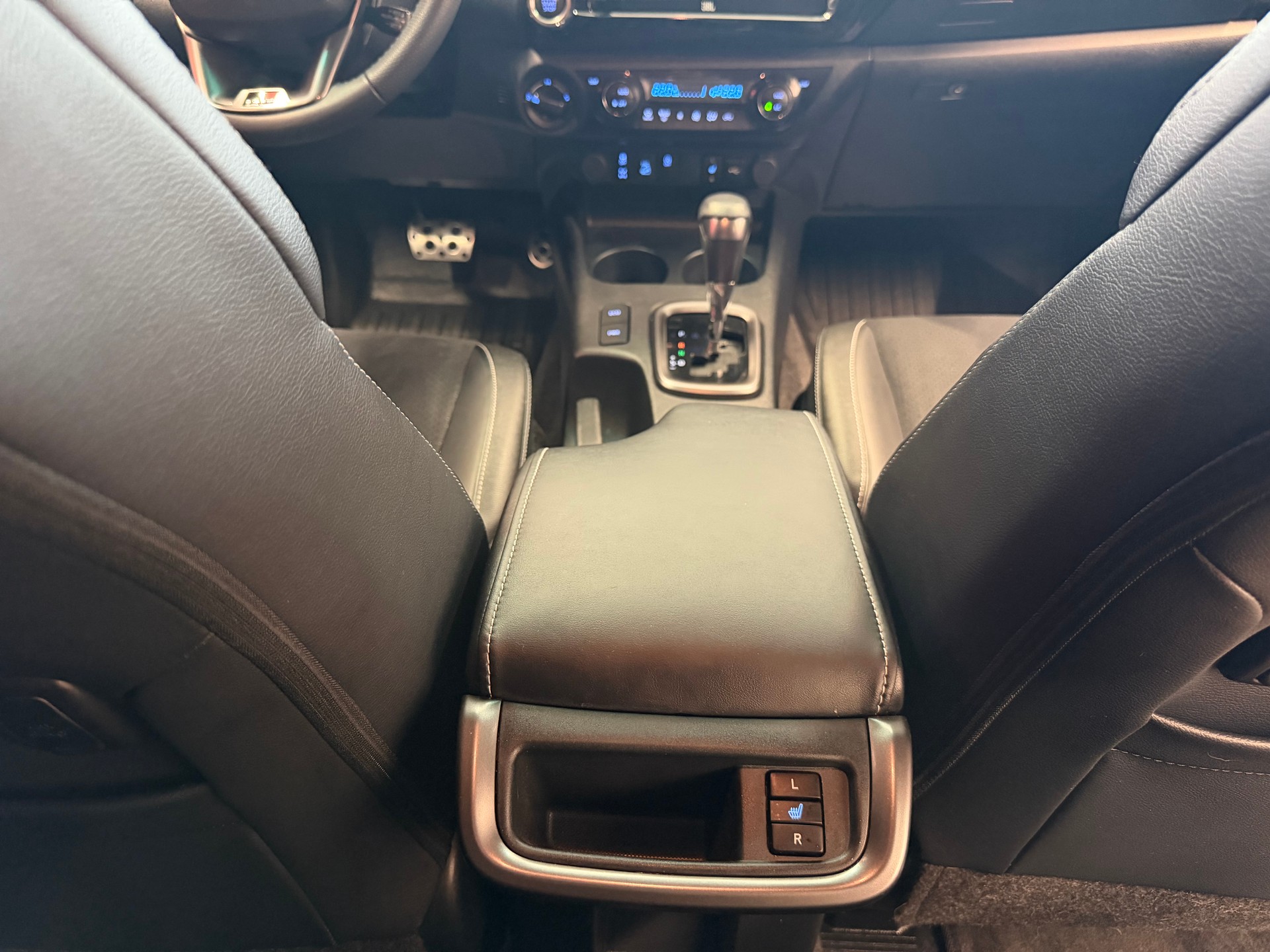 TOYOTA Hilux 2.8d GR Sport II Double Cab 4x4 A-image-30