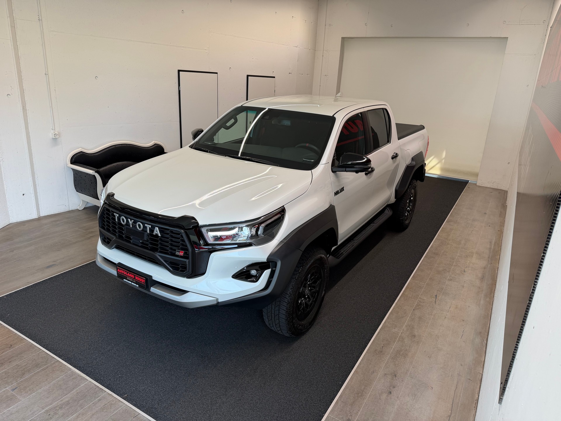 TOYOTA Hilux 2.8d GR Sport II Double Cab 4x4 A-showroom-element-3