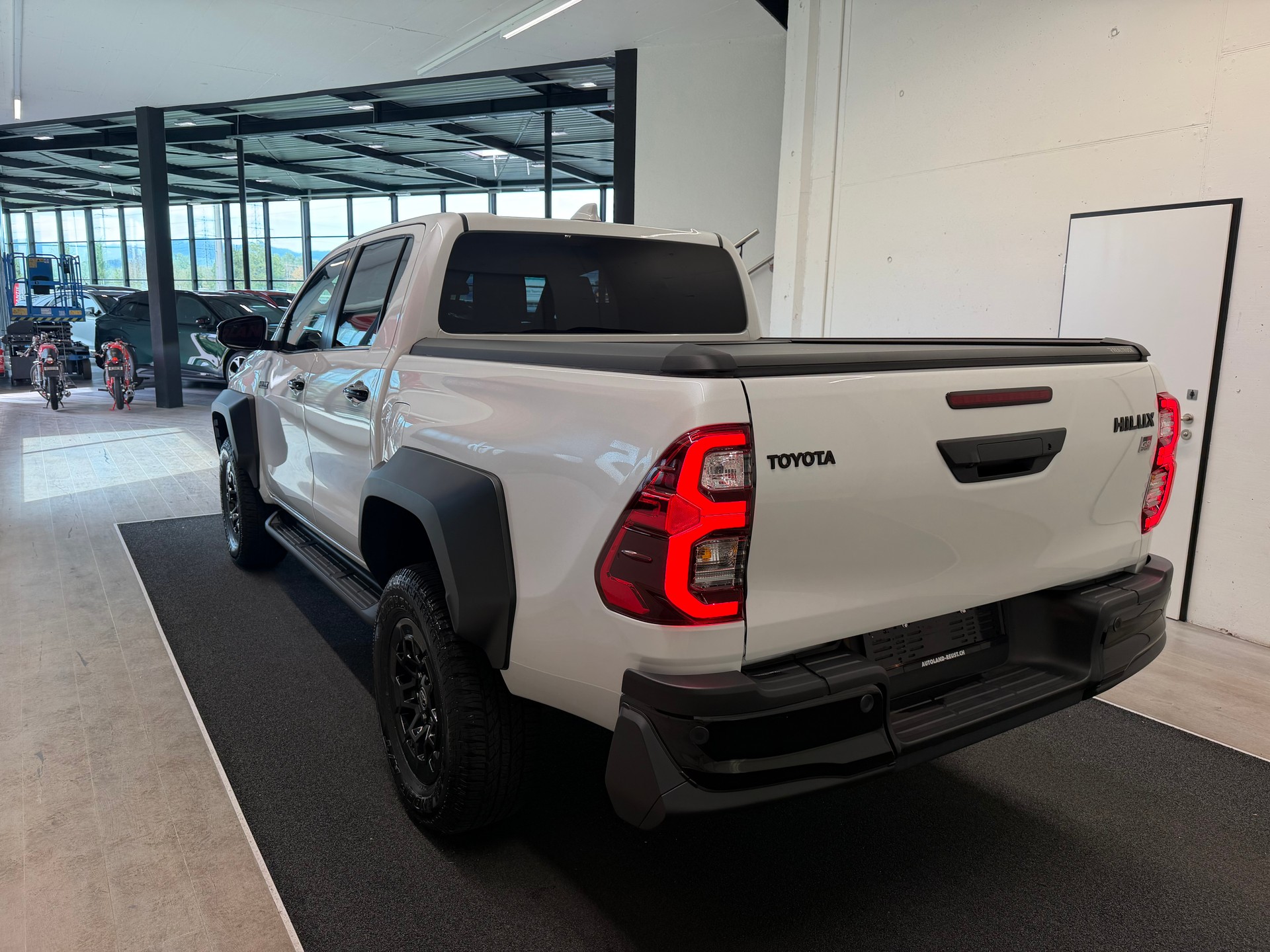 TOYOTA Hilux 2.8d GR Sport II Double Cab 4x4 A-image-6