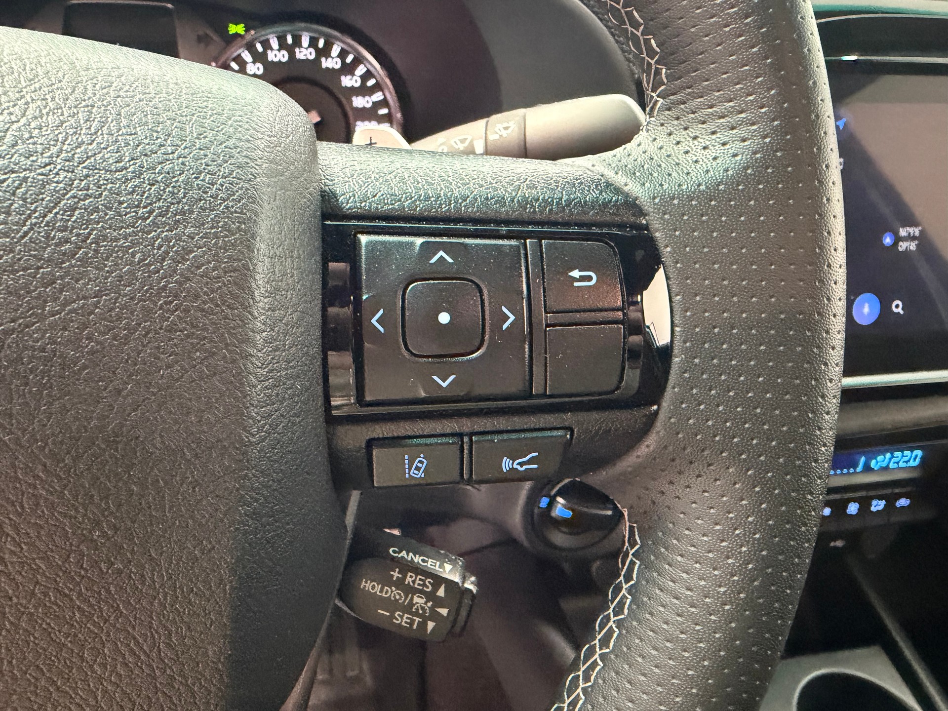 TOYOTA Hilux 2.8d GR Sport II Double Cab 4x4 A-image-19