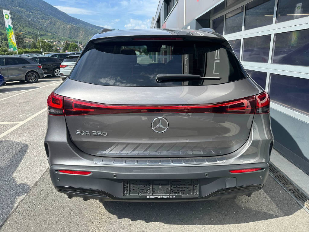 MERCEDES-BENZ EQA 250 AMG Line (CH)-showroom-element-3