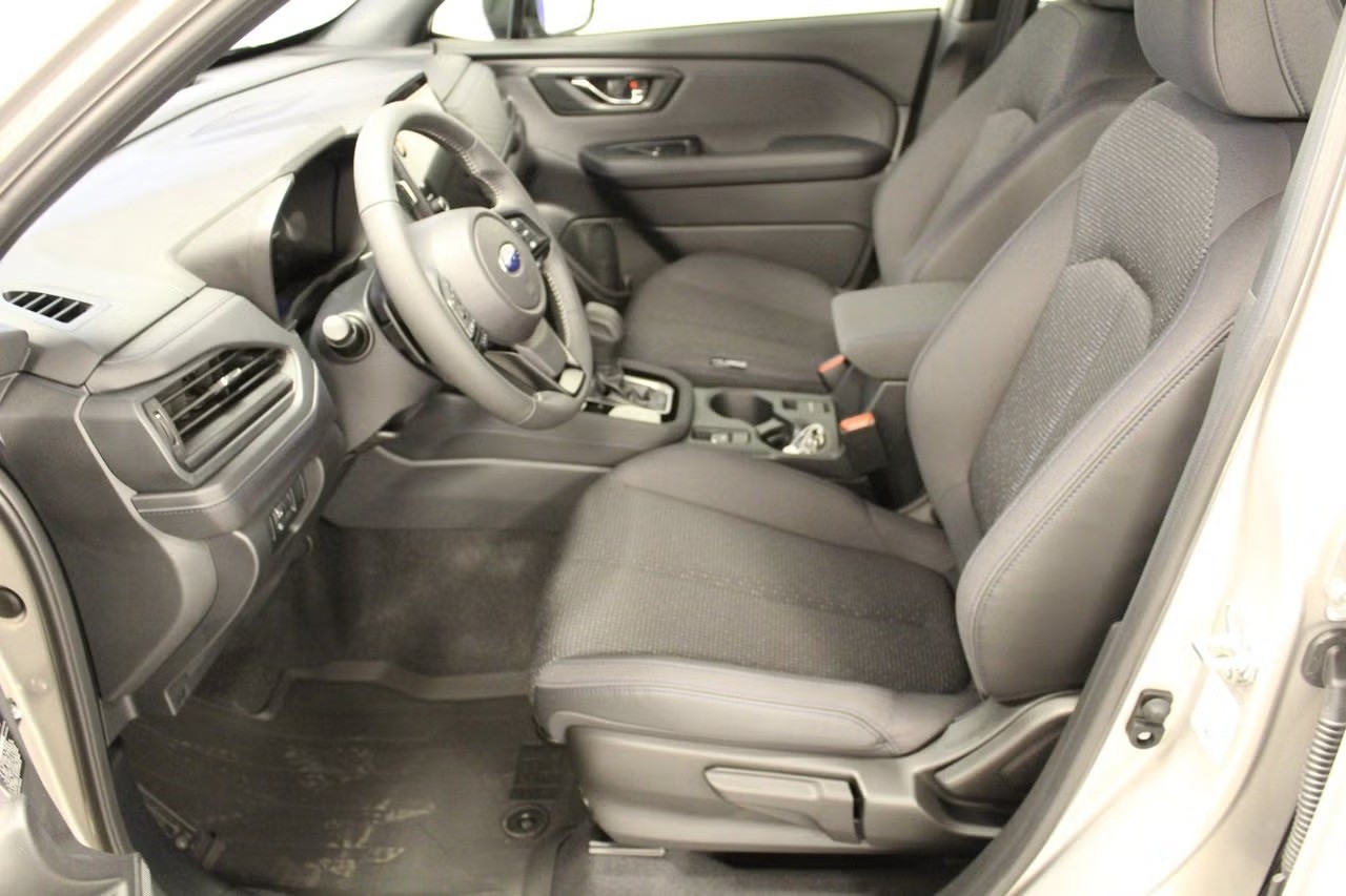SUBARU Forester 2.0i e-Boxer Advantage Lineartronic-showroom-element-3