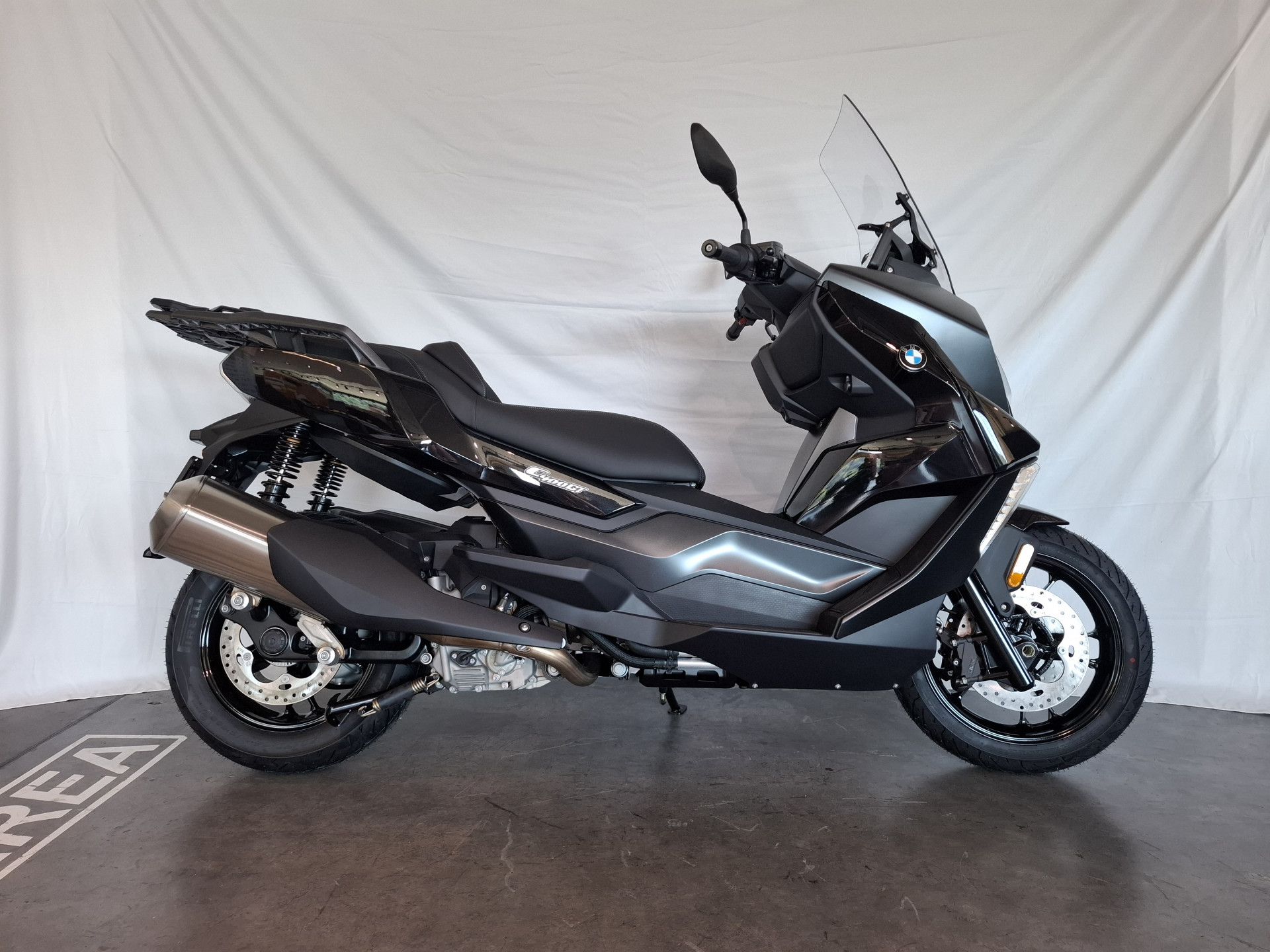 BMW C 400 GT Triple Black-showroom-element-2
