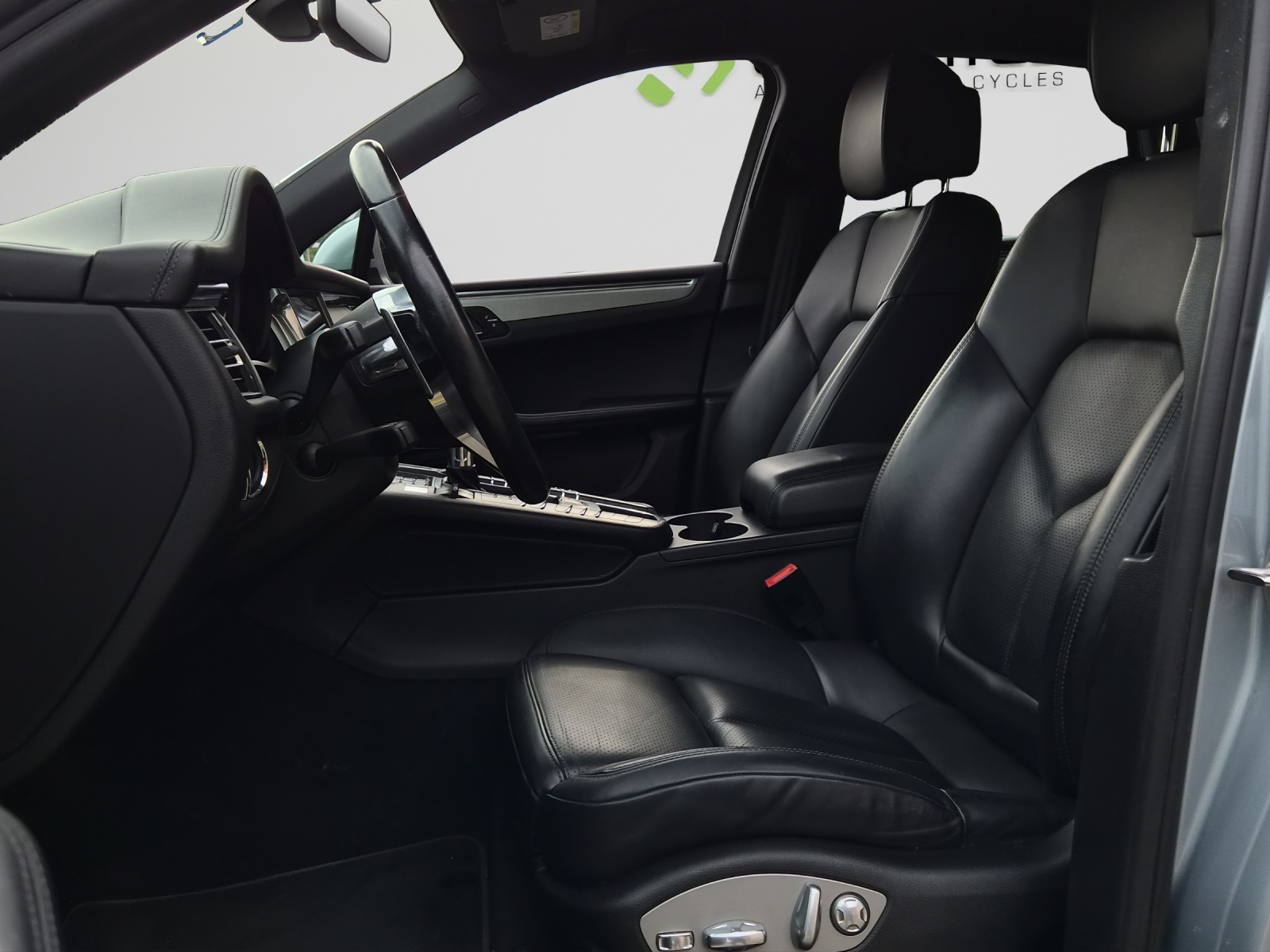 PORSCHE Macan PDK-image-10