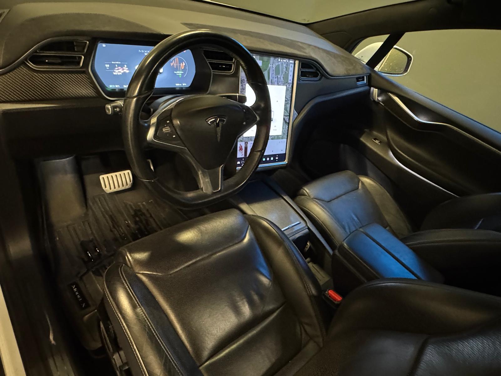 TESLA Model X 90 D-showroom-element-1