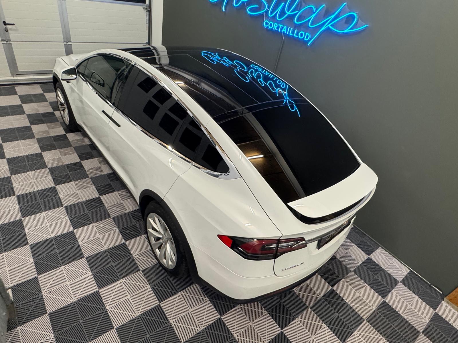TESLA Model X 90 D-showroom-element-2