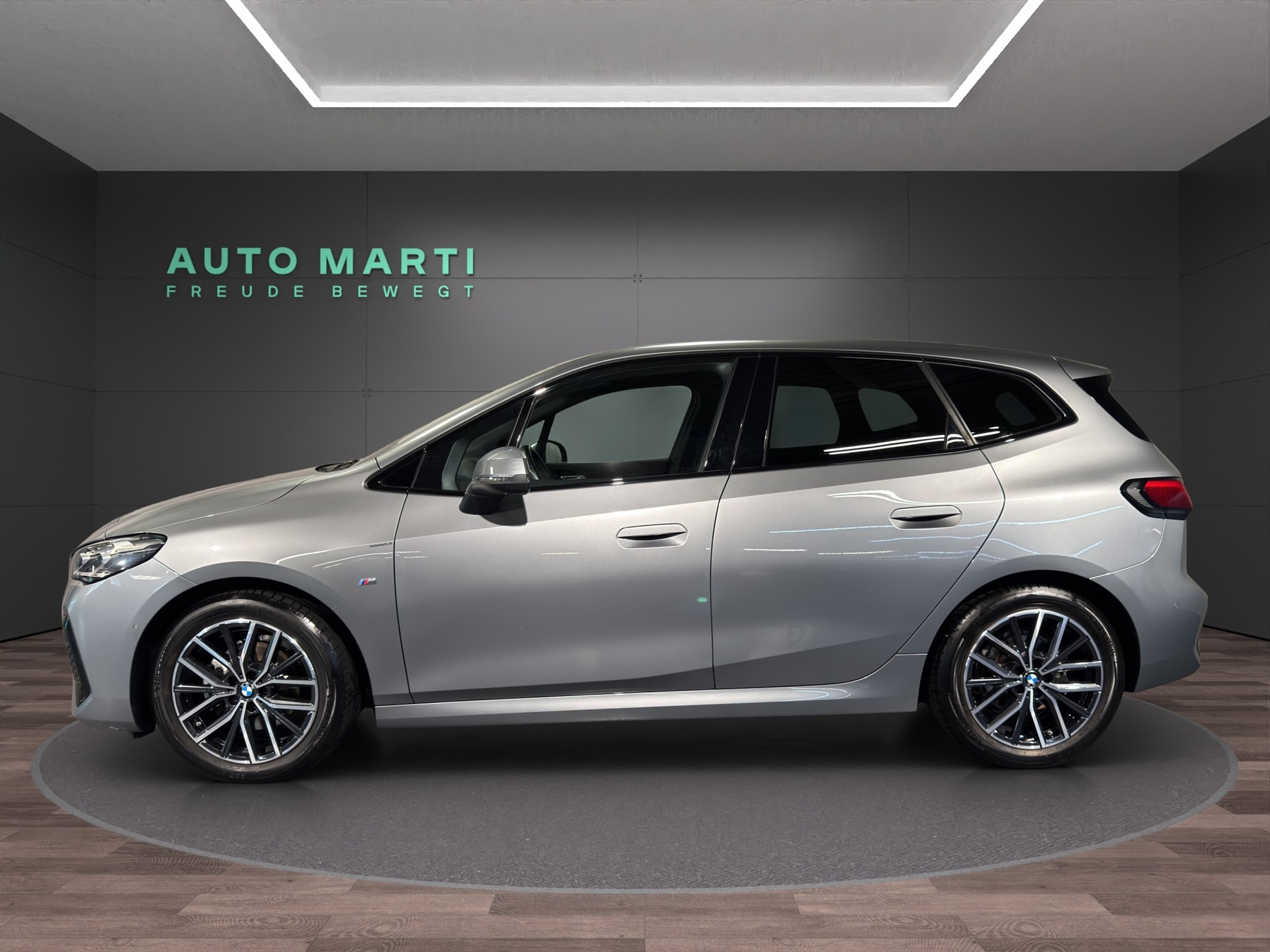 BMW 218i Active Tourer M Sport-showroom-element-1
