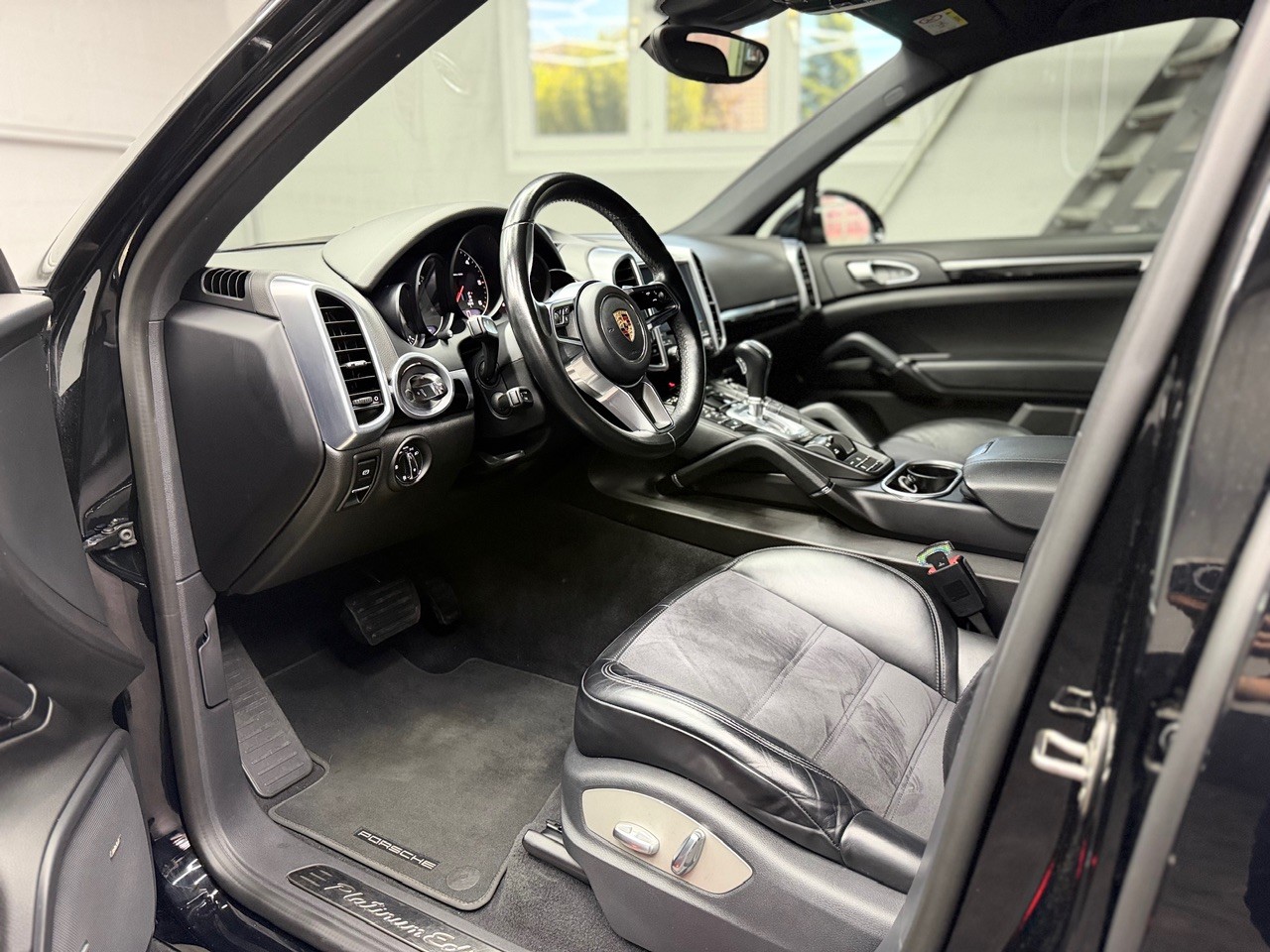 PORSCHE Cayenne Diesel Platinum Edition | CH-Auto | 360° Kamera | Bose-image-12
