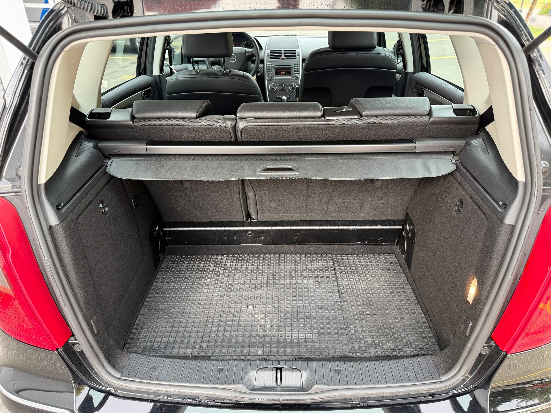 MERCEDES-BENZ A 180 Avantgarde-image-19