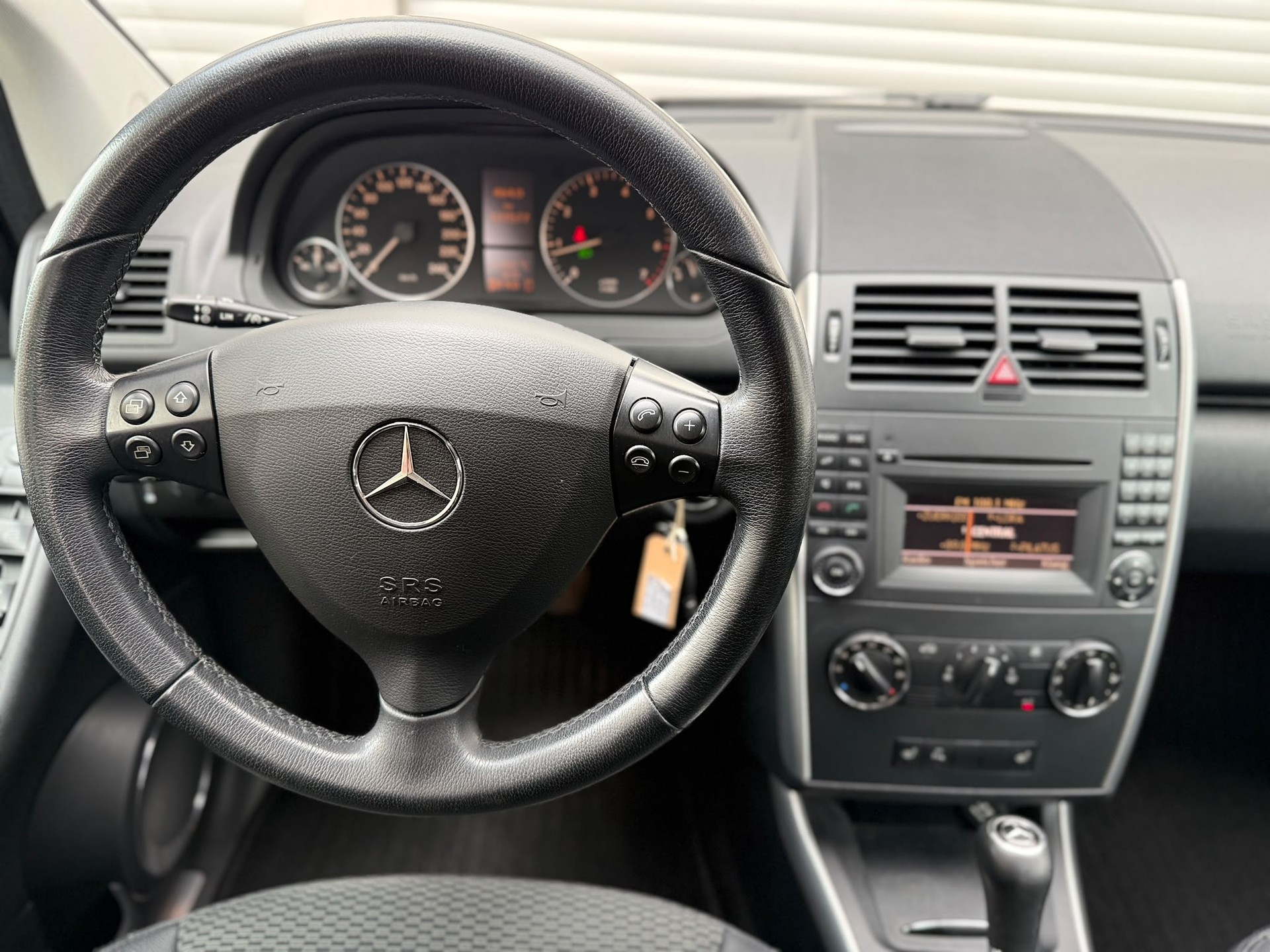 MERCEDES-BENZ A 180 Avantgarde-image-12